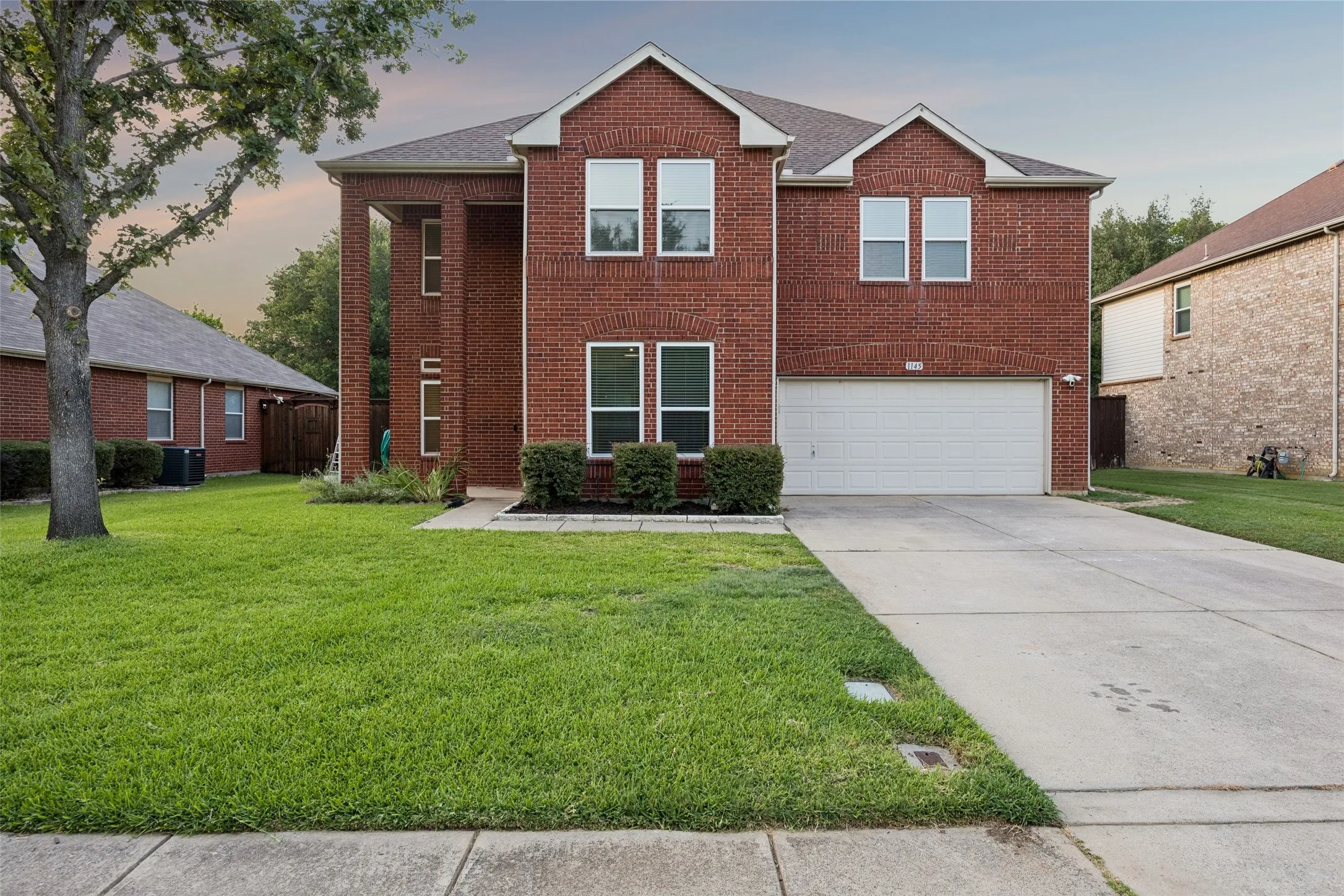 Single Family Residence For Sale in Denton County , 1145 Whispering Trail Circle, Lewisville, Texas 75067, 4 Bedroom, 3 Bathroom, 2 Garage spaces, 3,073 Sqft, built in 2002, mls#21345310, Real Estate Agent in Lewisville, Homes For Sale in Denton county, Homes For Sale in Lewisville, Realtor in Lewisville Texas, Real Estate Brokerage Independent Realty Texas, Luminita Cordes Realtor