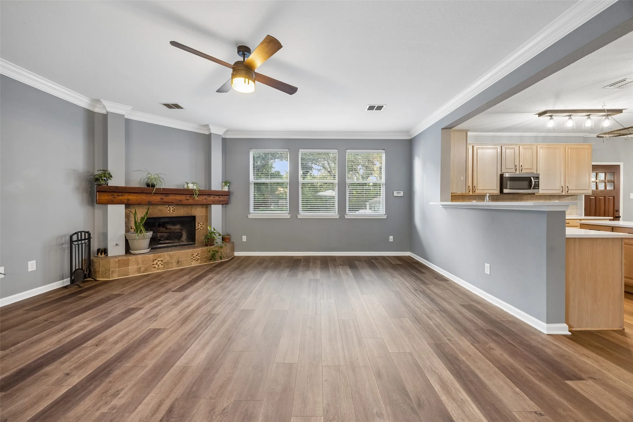Single Family Residence For Sale in Denton County , 1145 Whispering Trail Circle, Lewisville, Texas 75067, 4 Bedroom, 3 Bathroom, 2 Garage spaces, 3,073 Sqft, built in 2002, mls#21345310, Real Estate Agent in Lewisville, Homes For Sale in Denton county, Homes For Sale in Lewisville, Realtor in Lewisville Texas, Real Estate Brokerage Independent Realty Texas, Luminita Cordes Realtor