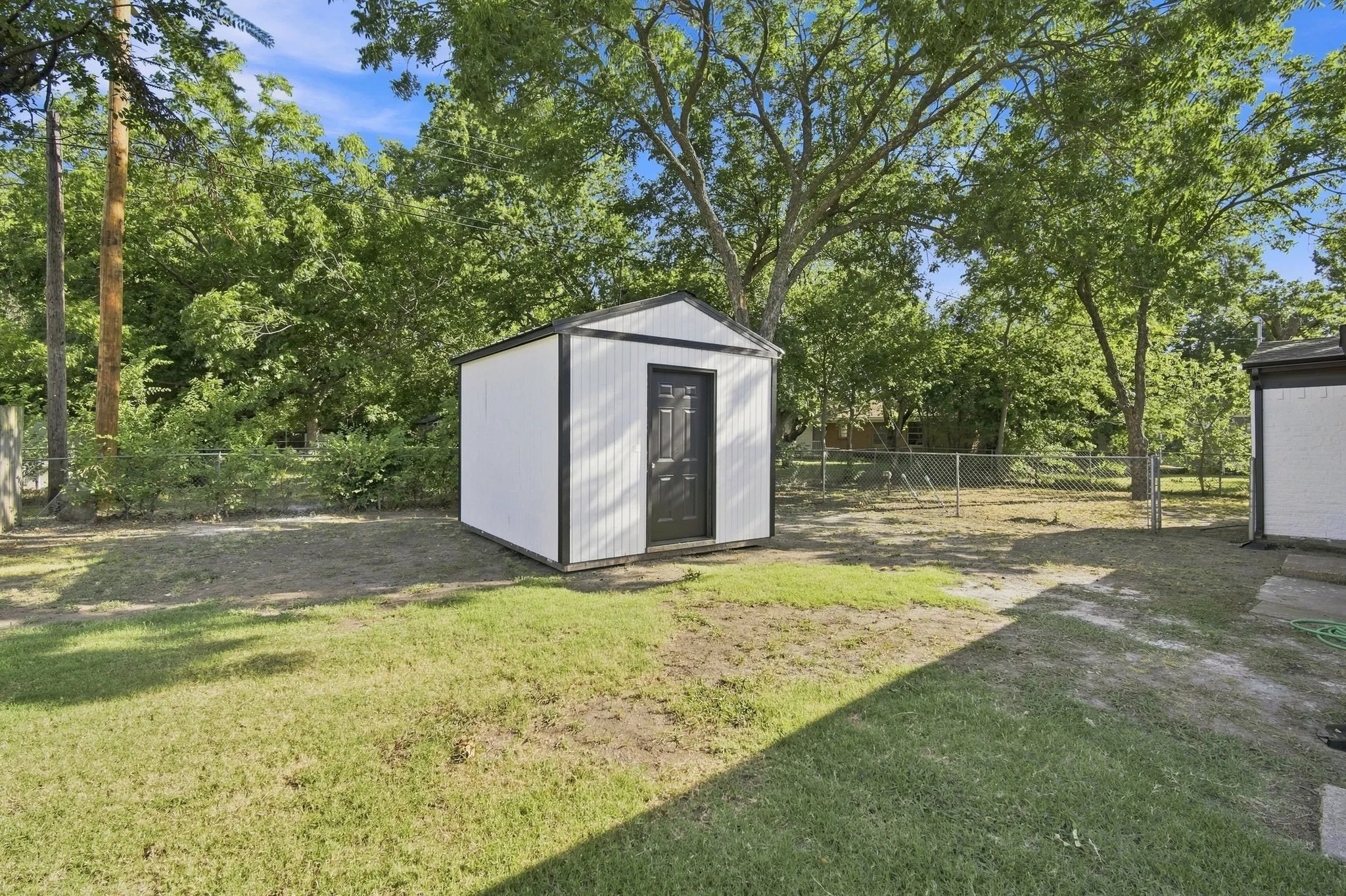 Single Family Residence For Sale in Ellis County , 703 Casa Linda Street, Ennis, Texas 75119, 3 Bedroom, 2 Bathroom, 1 Garage spaces, 1,152 Sqft, built in 1961, mls#21342696, Real Estate Agent in Ennis, Homes For Sale in Ellis county, Homes For Sale in Ennis, Realtor in Ennis Texas, Real Estate Brokerage Independent Realty Texas, Luminita Cordes Realtor