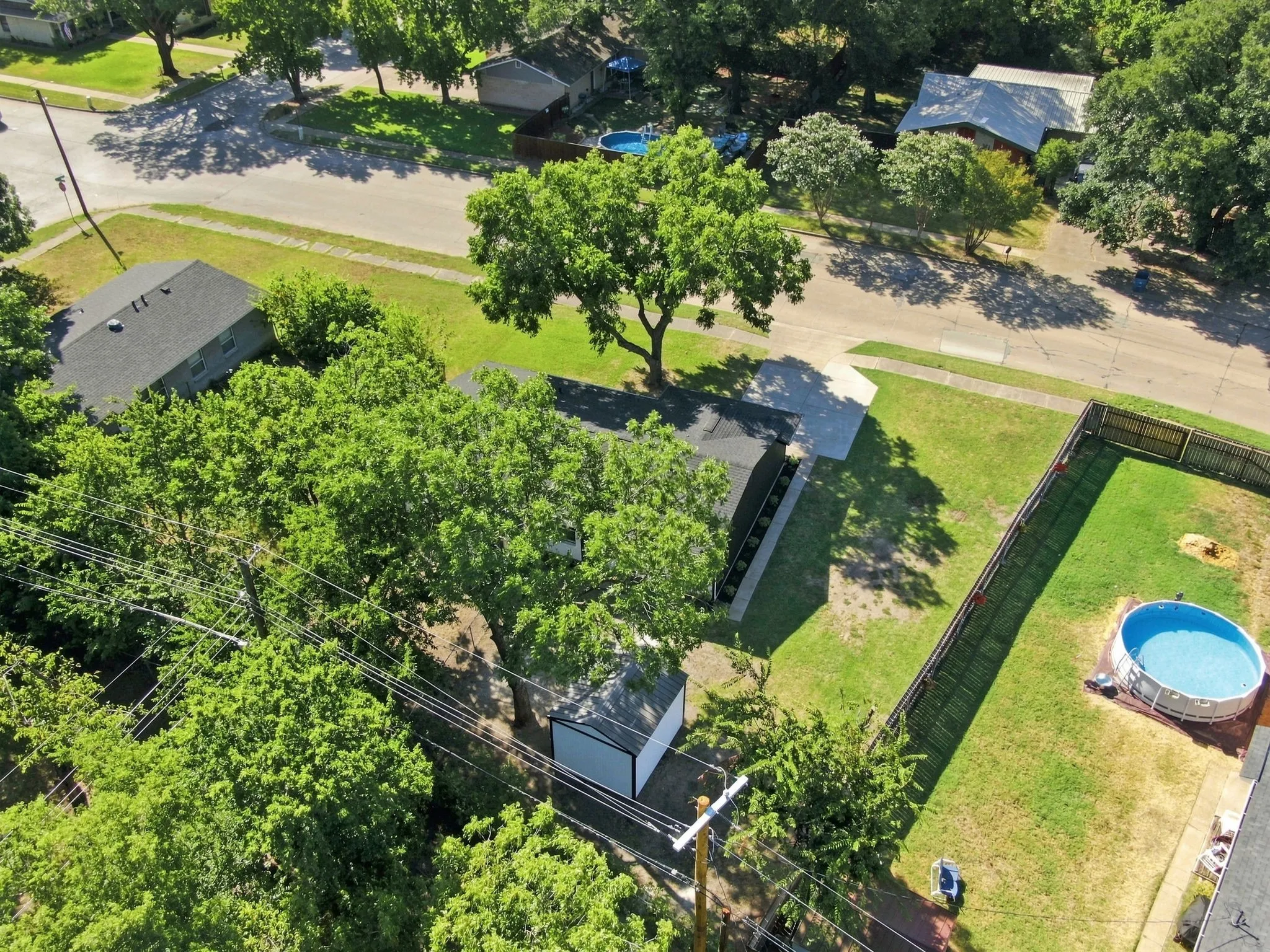 Single Family Residence For Sale in Ellis County , 703 Casa Linda Street, Ennis, Texas 75119, 3 Bedroom, 2 Bathroom, 1 Garage spaces, 1,152 Sqft, built in 1961, mls#21342696, Real Estate Agent in Ennis, Homes For Sale in Ellis county, Homes For Sale in Ennis, Realtor in Ennis Texas, Real Estate Brokerage Independent Realty Texas, Luminita Cordes Realtor