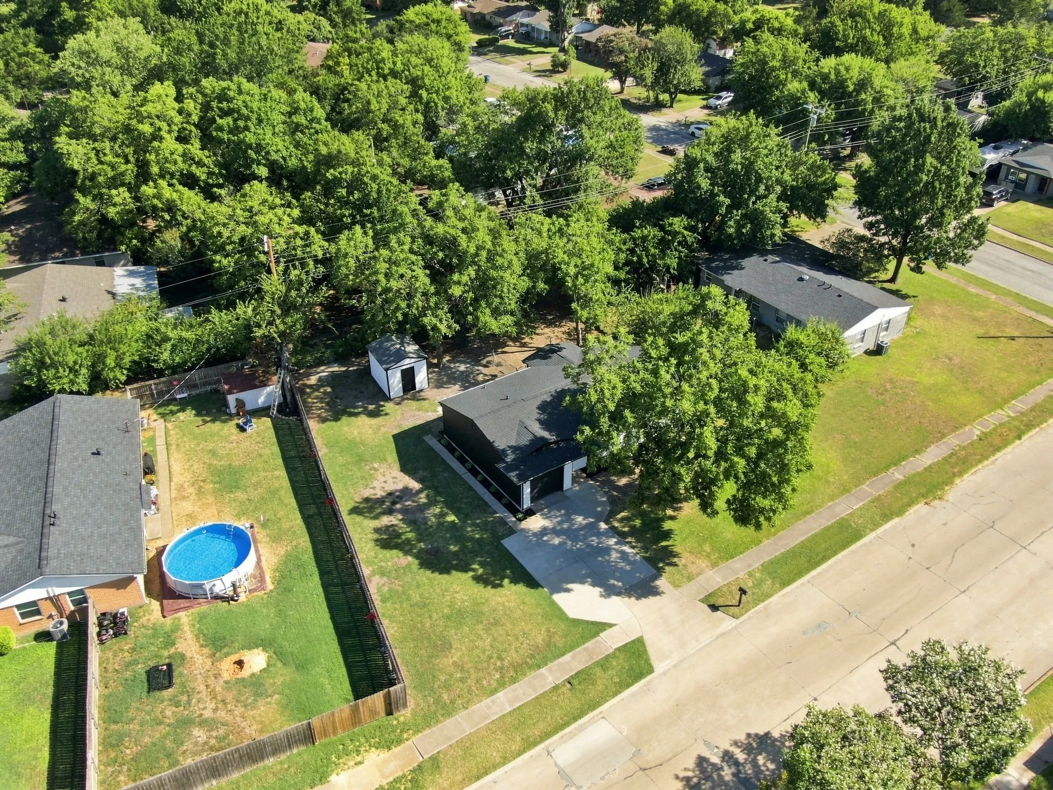 Single Family Residence For Sale in Ellis County , 703 Casa Linda Street, Ennis, Texas 75119, 3 Bedroom, 2 Bathroom, 1 Garage spaces, 1,152 Sqft, built in 1961, mls#21342696, Real Estate Agent in Ennis, Homes For Sale in Ellis county, Homes For Sale in Ennis, Realtor in Ennis Texas, Real Estate Brokerage Independent Realty Texas, Luminita Cordes Realtor