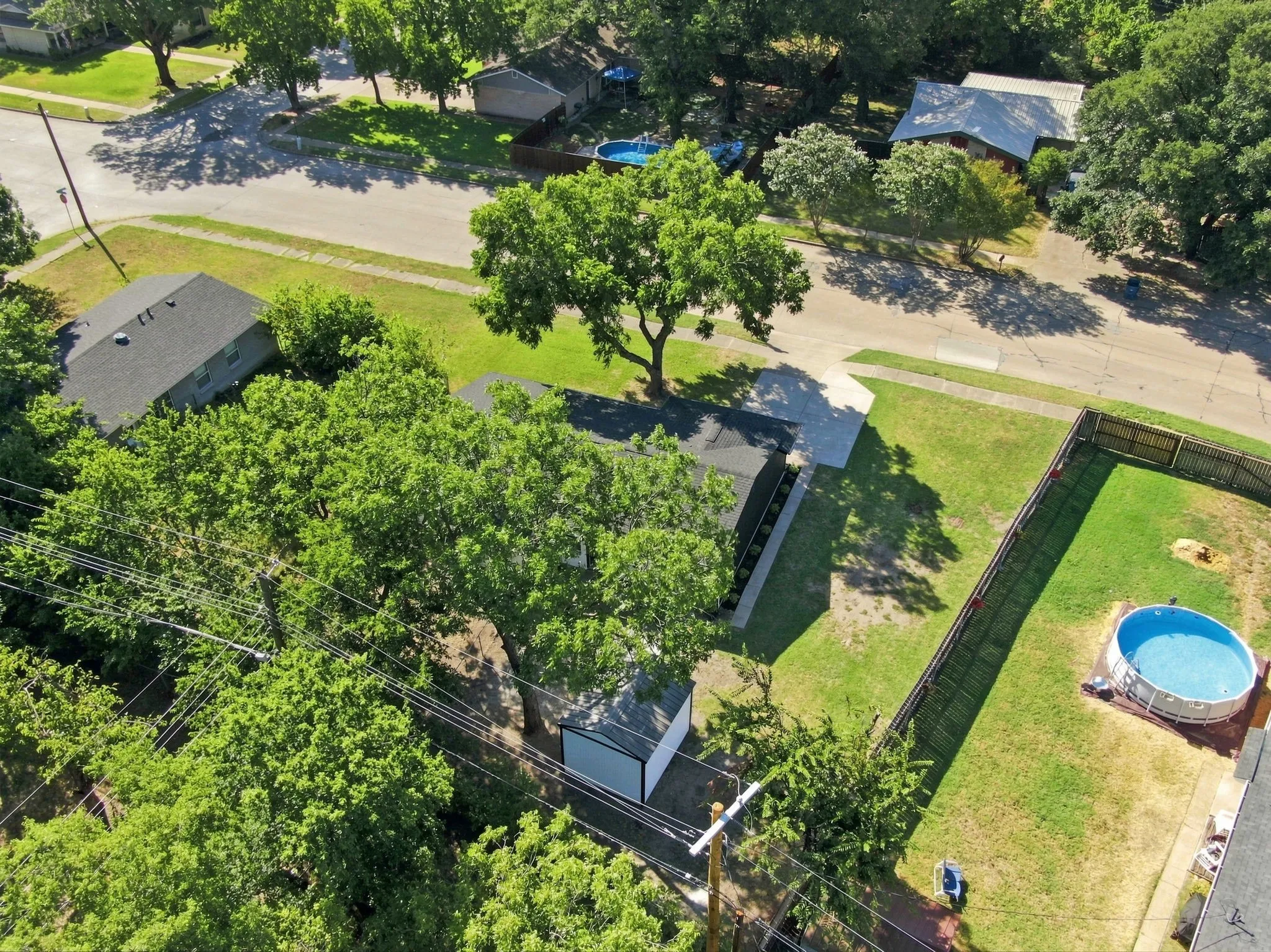 Single Family Residence For Sale in Ellis County , 703 Casa Linda Street, Ennis, Texas 75119, 3 Bedroom, 2 Bathroom, 1 Garage spaces, 1,152 Sqft, built in 1961, mls#21342696, Real Estate Agent in Ennis, Homes For Sale in Ellis county, Homes For Sale in Ennis, Realtor in Ennis Texas, Real Estate Brokerage Independent Realty Texas, Luminita Cordes Realtor