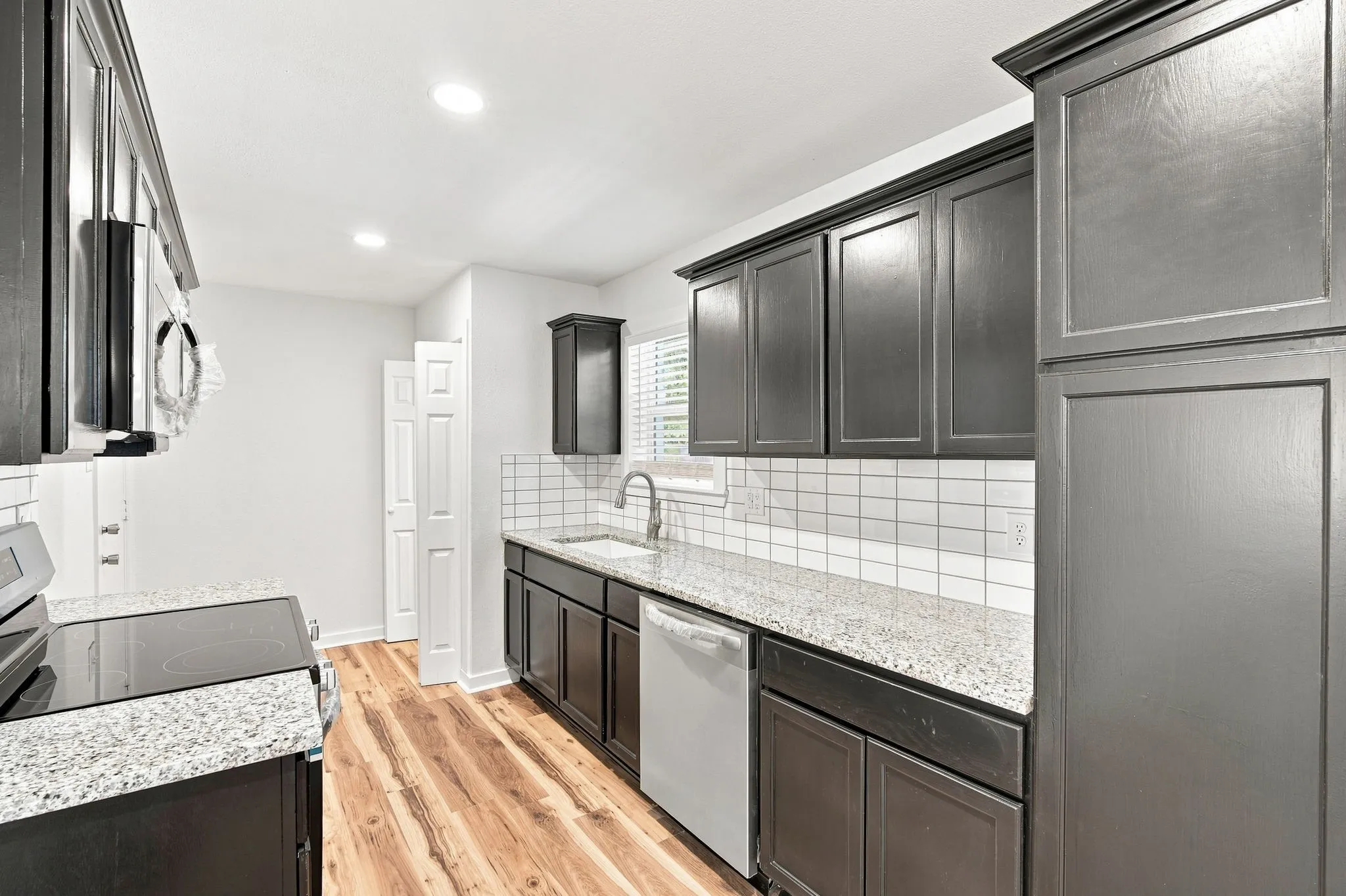 Single Family Residence For Sale in Ellis County , 703 Casa Linda Street, Ennis, Texas 75119, 3 Bedroom, 2 Bathroom, 1 Garage spaces, 1,152 Sqft, built in 1961, mls#21342696, Real Estate Agent in Ennis, Homes For Sale in Ellis county, Homes For Sale in Ennis, Realtor in Ennis Texas, Real Estate Brokerage Independent Realty Texas, Luminita Cordes Realtor