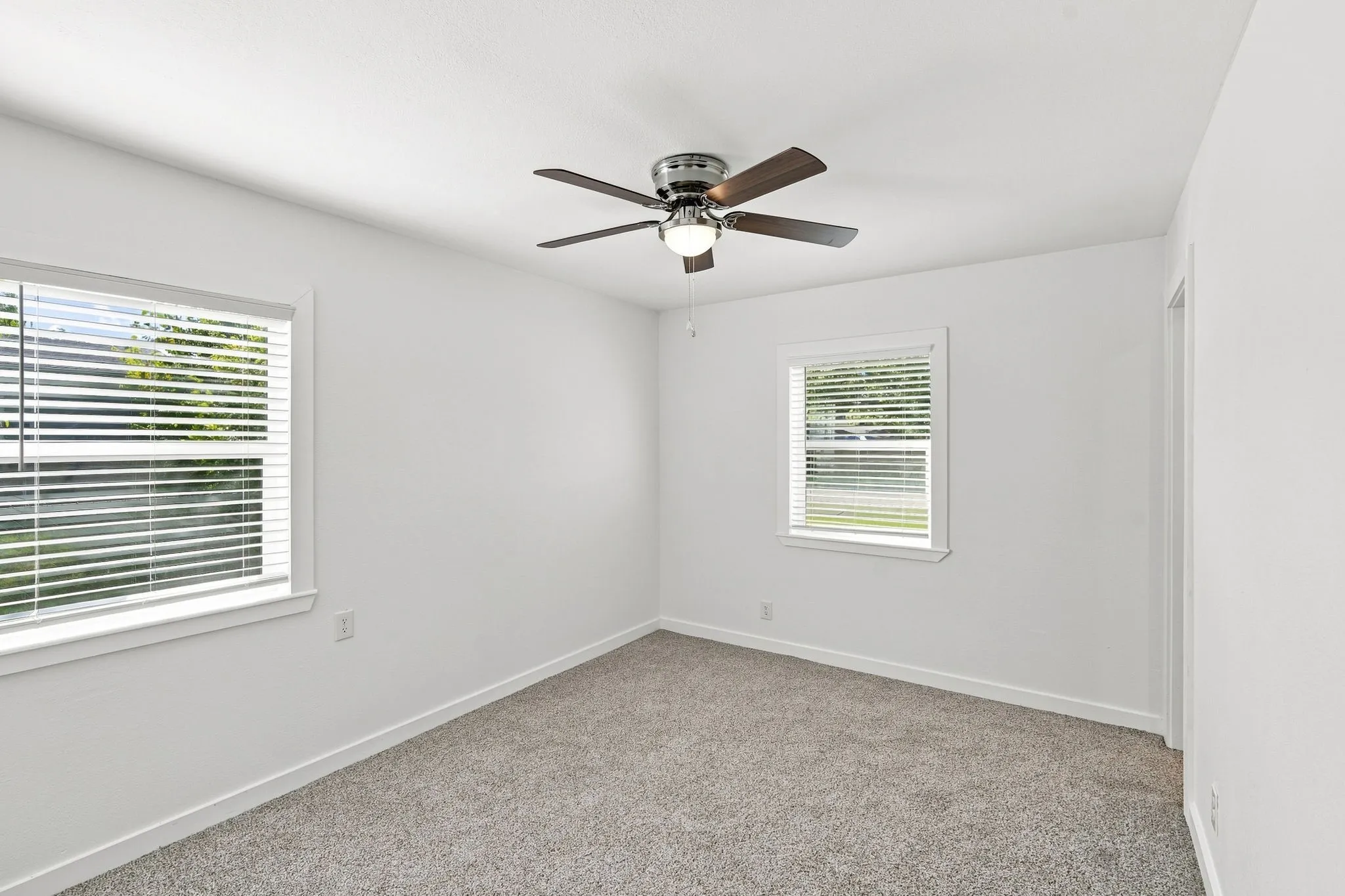 Single Family Residence For Sale in Ellis County , 703 Casa Linda Street, Ennis, Texas 75119, 3 Bedroom, 2 Bathroom, 1 Garage spaces, 1,152 Sqft, built in 1961, mls#21342696, Real Estate Agent in Ennis, Homes For Sale in Ellis county, Homes For Sale in Ennis, Realtor in Ennis Texas, Real Estate Brokerage Independent Realty Texas, Luminita Cordes Realtor