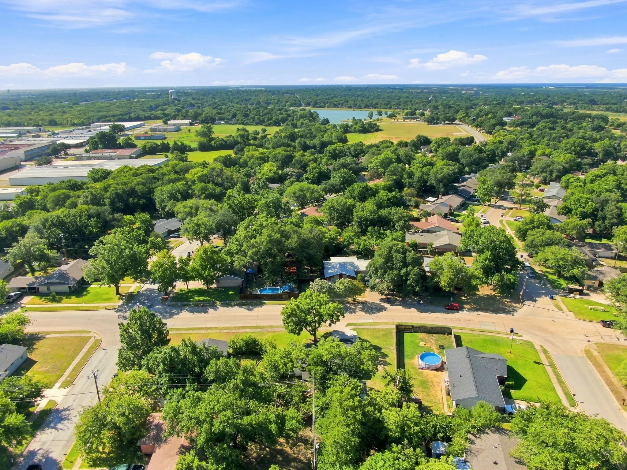 Single Family Residence For Sale in Ellis County , 703 Casa Linda Street, Ennis, Texas 75119, 3 Bedroom, 2 Bathroom, 1 Garage spaces, 1,152 Sqft, built in 1961, mls#21342696, Real Estate Agent in Ennis, Homes For Sale in Ellis county, Homes For Sale in Ennis, Realtor in Ennis Texas, Real Estate Brokerage Independent Realty Texas, Luminita Cordes Realtor
