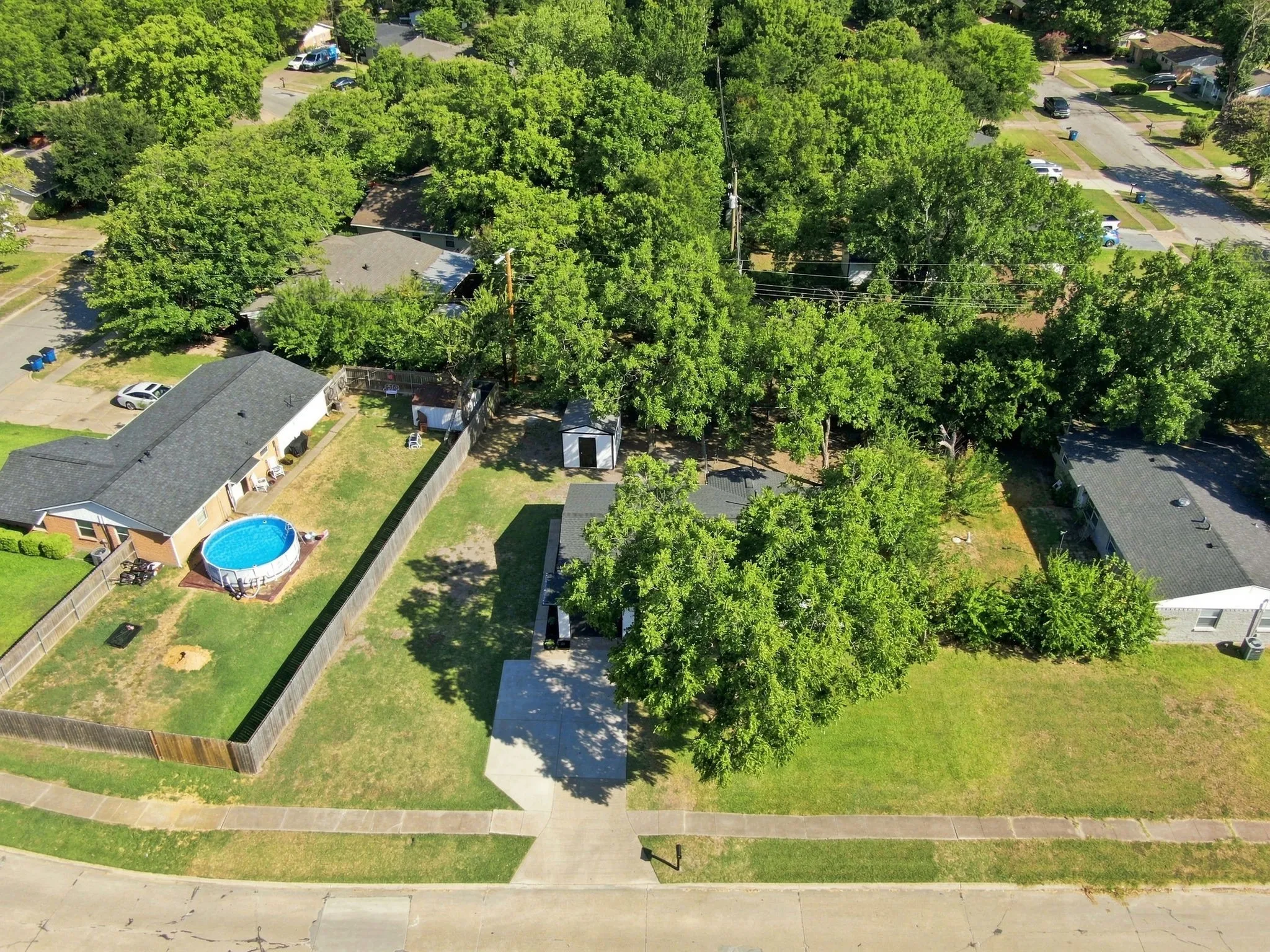 Single Family Residence For Sale in Ellis County , 703 Casa Linda Street, Ennis, Texas 75119, 3 Bedroom, 2 Bathroom, 1 Garage spaces, 1,152 Sqft, built in 1961, mls#21342696, Real Estate Agent in Ennis, Homes For Sale in Ellis county, Homes For Sale in Ennis, Realtor in Ennis Texas, Real Estate Brokerage Independent Realty Texas, Luminita Cordes Realtor