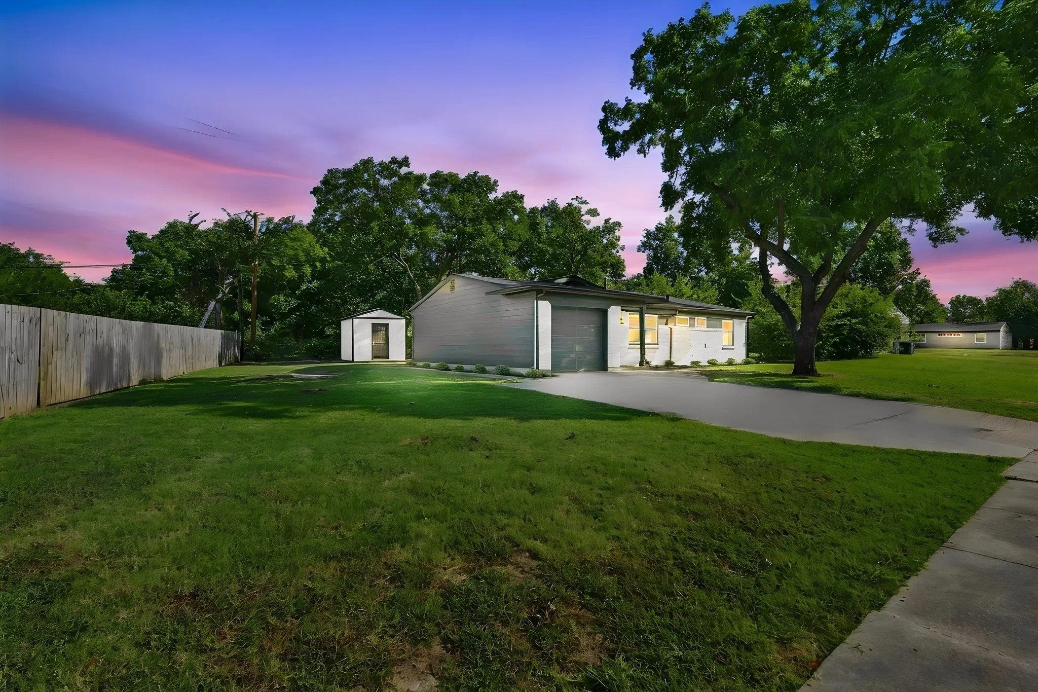 Single Family Residence For Sale in Ellis County , 703 Casa Linda Street, Ennis, Texas 75119, 3 Bedroom, 2 Bathroom, 1 Garage spaces, 1,152 Sqft, built in 1961, mls#21342696, Real Estate Agent in Ennis, Homes For Sale in Ellis county, Homes For Sale in Ennis, Realtor in Ennis Texas, Real Estate Brokerage Independent Realty Texas, Luminita Cordes Realtor