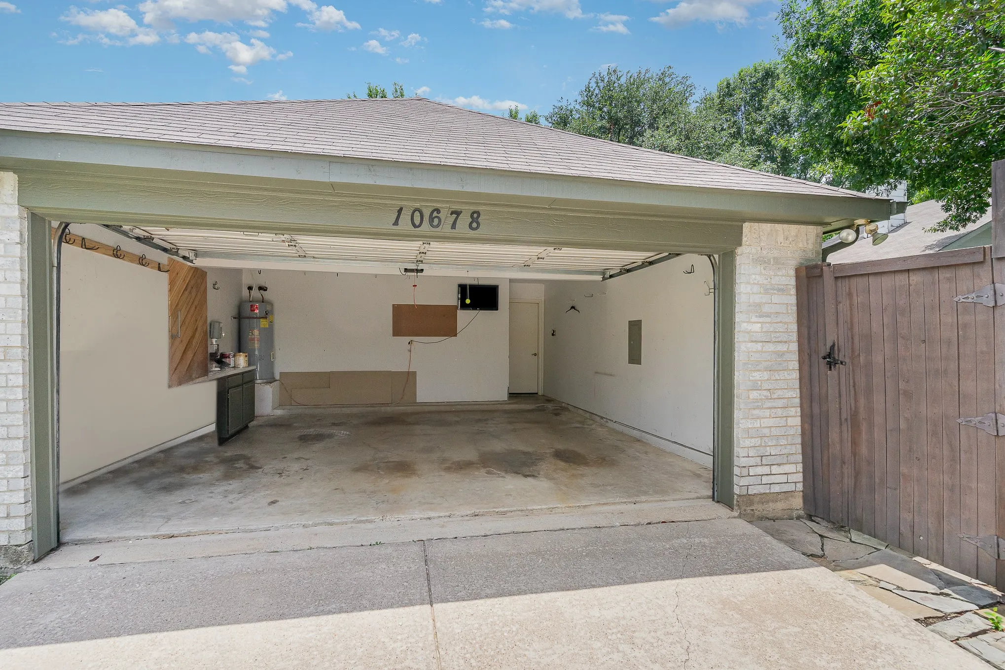 Single Family Residence For Rent in Collin County , 10678 Quest Drive, Frisco, Texas 75035, 3 Bedroom, 2 Bathroom, 2 Garage spaces, 1,421 Sqft, built in 1991, mls#21340607, Real Estate Agent in Frisco, Homes For Rent in Collin county, Homes For Rent in Frisco, Realtor in Frisco Texas, Real Estate Brokerage Independent Realty Texas, Luminita Cordes Realtor