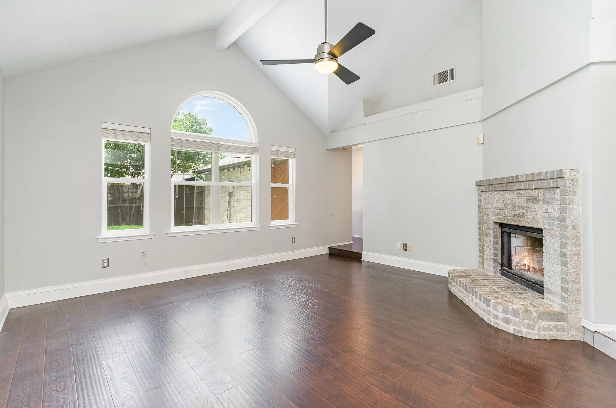 Single Family Residence For Rent in Collin County , 10678 Quest Drive, Frisco, Texas 75035, 3 Bedroom, 2 Bathroom, 2 Garage spaces, 1,421 Sqft, built in 1991, mls#21340607, Real Estate Agent in Frisco, Homes For Rent in Collin county, Homes For Rent in Frisco, Realtor in Frisco Texas, Real Estate Brokerage Independent Realty Texas, Luminita Cordes Realtor