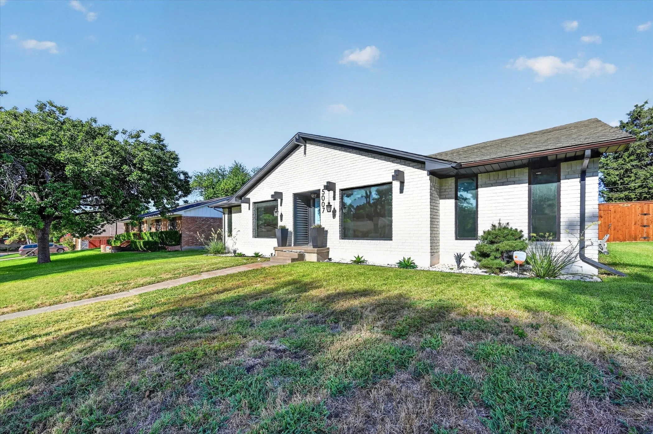 Single Family Residence For Sale in Dallas County , 5007 Blanchard Drive, Dallas, Texas 75227, 3 Bedroom, 3 Bathroom, 2 Garage spaces, 2,278 Sqft, built in 1968, mls#21344654, Real Estate Agent in Dallas, Homes For Sale in Dallas county, Homes For Sale in Dallas, Realtor in Dallas Texas, Real Estate Brokerage Independent Realty Texas, Luminita Cordes Realtor