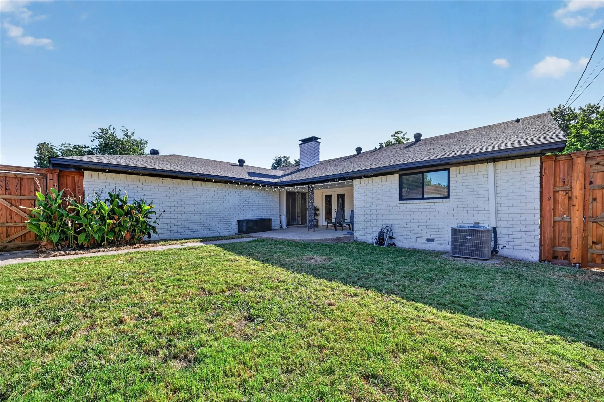 Single Family Residence For Sale in Dallas County , 5007 Blanchard Drive, Dallas, Texas 75227, 3 Bedroom, 3 Bathroom, 2 Garage spaces, 2,278 Sqft, built in 1968, mls#21344654, Real Estate Agent in Dallas, Homes For Sale in Dallas county, Homes For Sale in Dallas, Realtor in Dallas Texas, Real Estate Brokerage Independent Realty Texas, Luminita Cordes Realtor