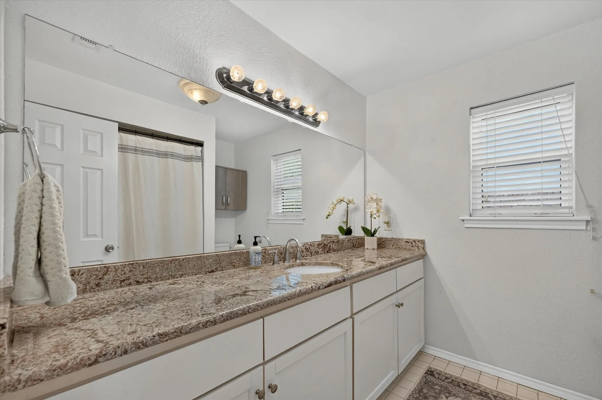 Single Family Residence For Sale in Dallas County , 5007 Blanchard Drive, Dallas, Texas 75227, 3 Bedroom, 3 Bathroom, 2 Garage spaces, 2,278 Sqft, built in 1968, mls#21344654, Real Estate Agent in Dallas, Homes For Sale in Dallas county, Homes For Sale in Dallas, Realtor in Dallas Texas, Real Estate Brokerage Independent Realty Texas, Luminita Cordes Realtor