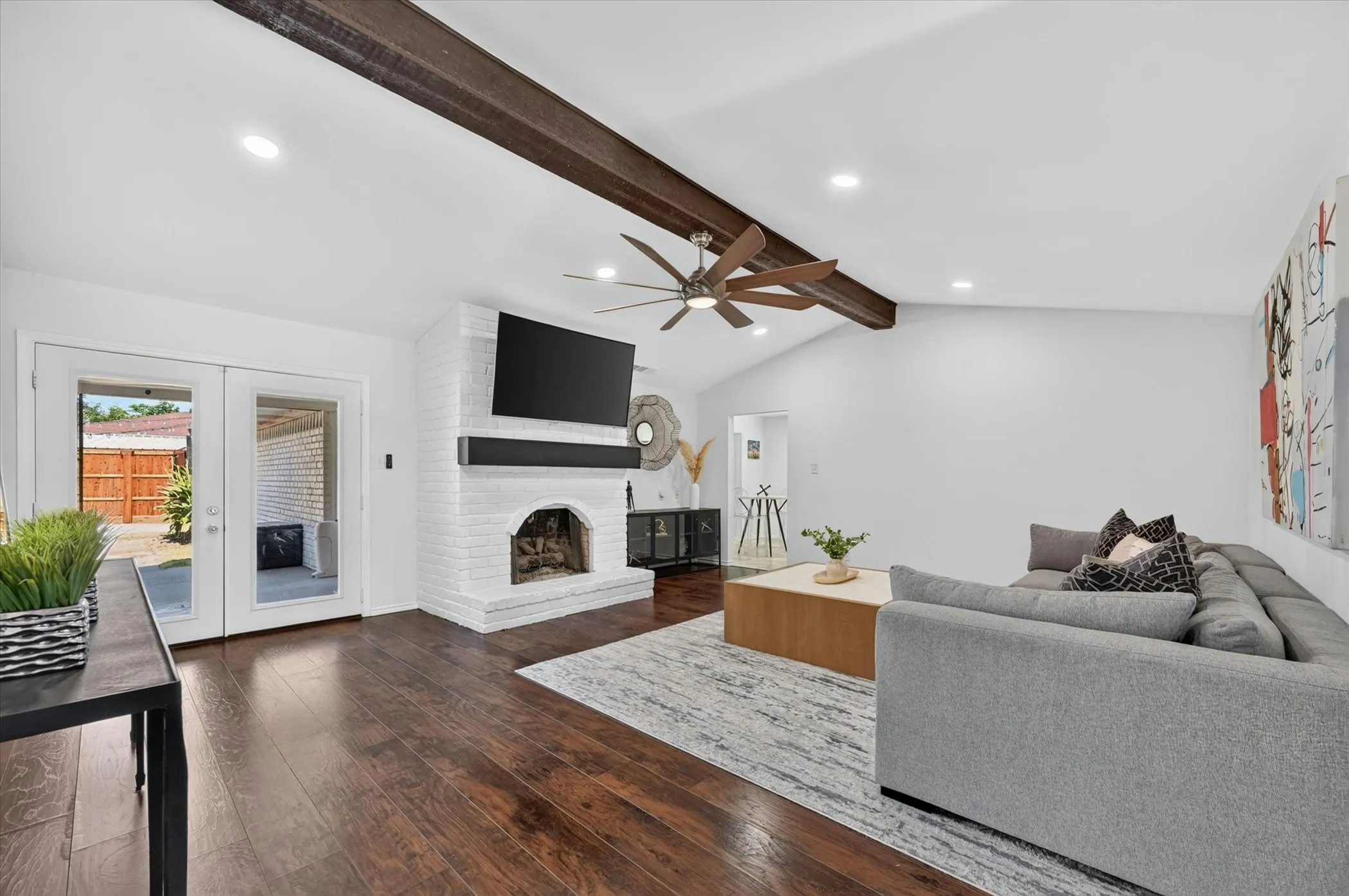 Single Family Residence For Sale in Dallas County , 5007 Blanchard Drive, Dallas, Texas 75227, 3 Bedroom, 3 Bathroom, 2 Garage spaces, 2,278 Sqft, built in 1968, mls#21344654, Real Estate Agent in Dallas, Homes For Sale in Dallas county, Homes For Sale in Dallas, Realtor in Dallas Texas, Real Estate Brokerage Independent Realty Texas, Luminita Cordes Realtor