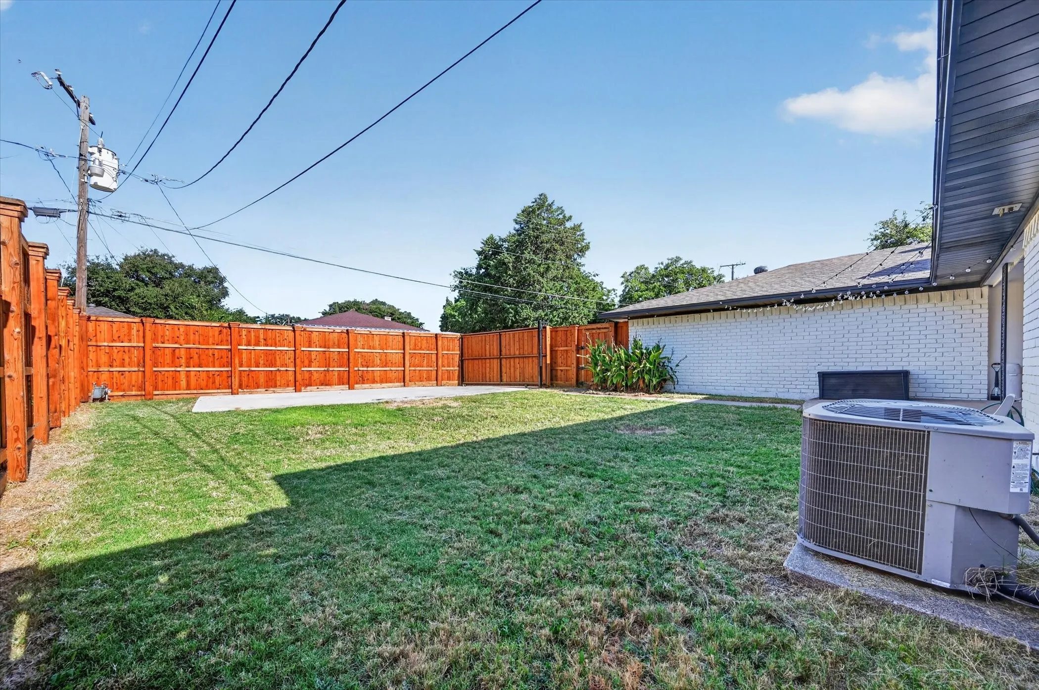 Single Family Residence For Sale in Dallas County , 5007 Blanchard Drive, Dallas, Texas 75227, 3 Bedroom, 3 Bathroom, 2 Garage spaces, 2,278 Sqft, built in 1968, mls#21344654, Real Estate Agent in Dallas, Homes For Sale in Dallas county, Homes For Sale in Dallas, Realtor in Dallas Texas, Real Estate Brokerage Independent Realty Texas, Luminita Cordes Realtor