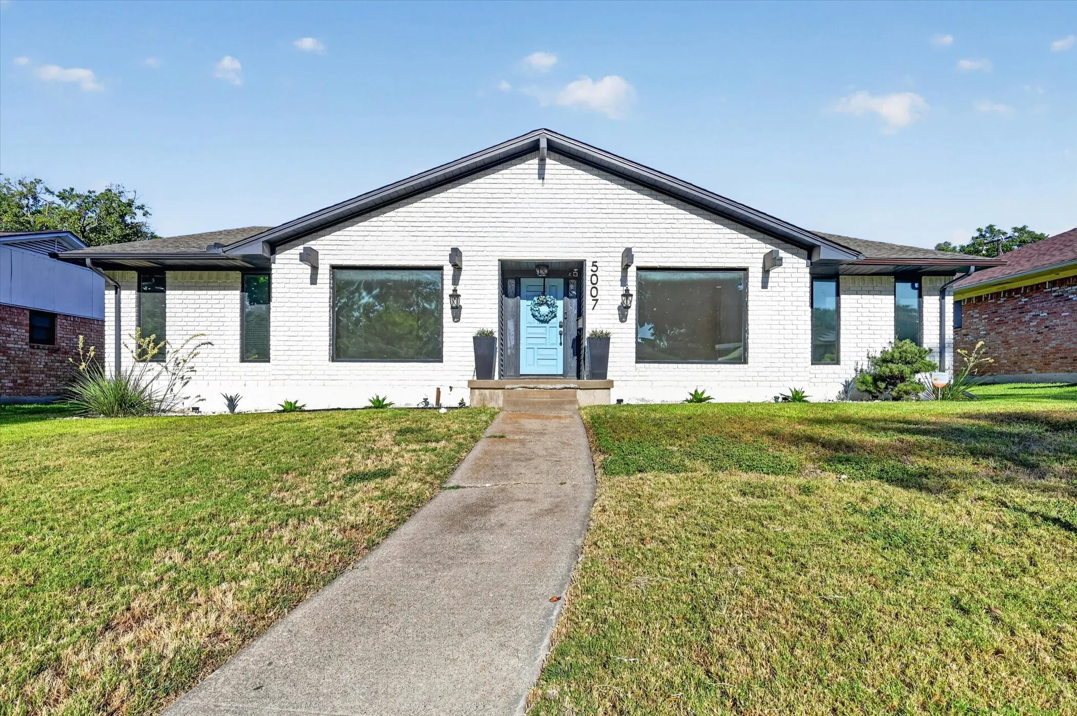 Single Family Residence For Sale in Dallas County , 5007 Blanchard Drive, Dallas, Texas 75227, 3 Bedroom, 3 Bathroom, 2 Garage spaces, 2,278 Sqft, built in 1968, mls#21344654, Real Estate Agent in Dallas, Homes For Sale in Dallas county, Homes For Sale in Dallas, Realtor in Dallas Texas, Real Estate Brokerage Independent Realty Texas, Luminita Cordes Realtor