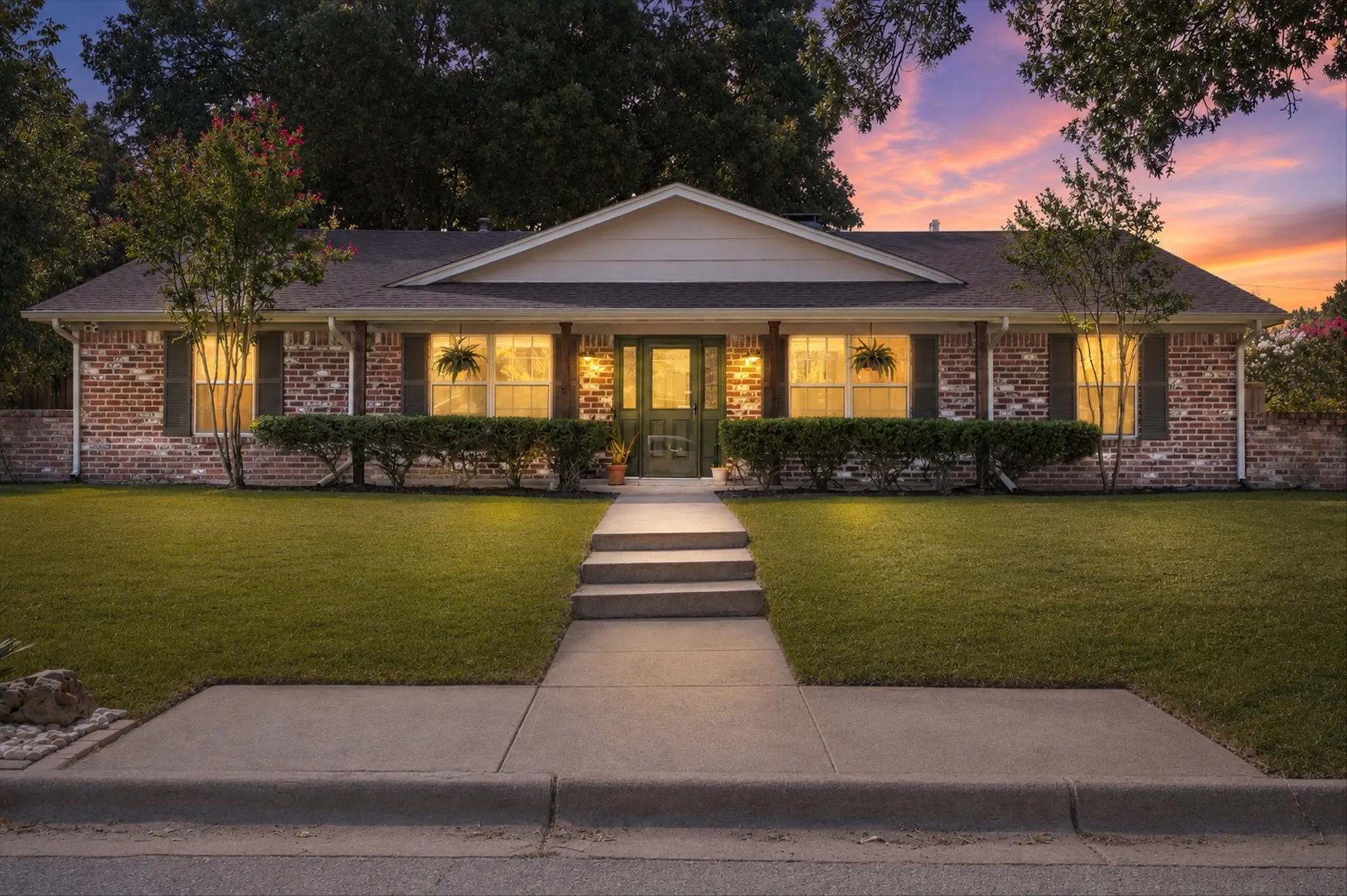 Single Family Residence For Sale in Denton County , 1112 Woodmount Court, Denton, Texas 76209, 4 Bedroom, 3 Bathroom, 1 Garage spaces, 2,461 Sqft, built in 1973, mls#21343511, Real Estate Agent in Denton, Homes For Sale in Denton county, Homes For Sale in Denton, Realtor in Denton Texas, Real Estate Brokerage Independent Realty Texas, Luminita Cordes Realtor