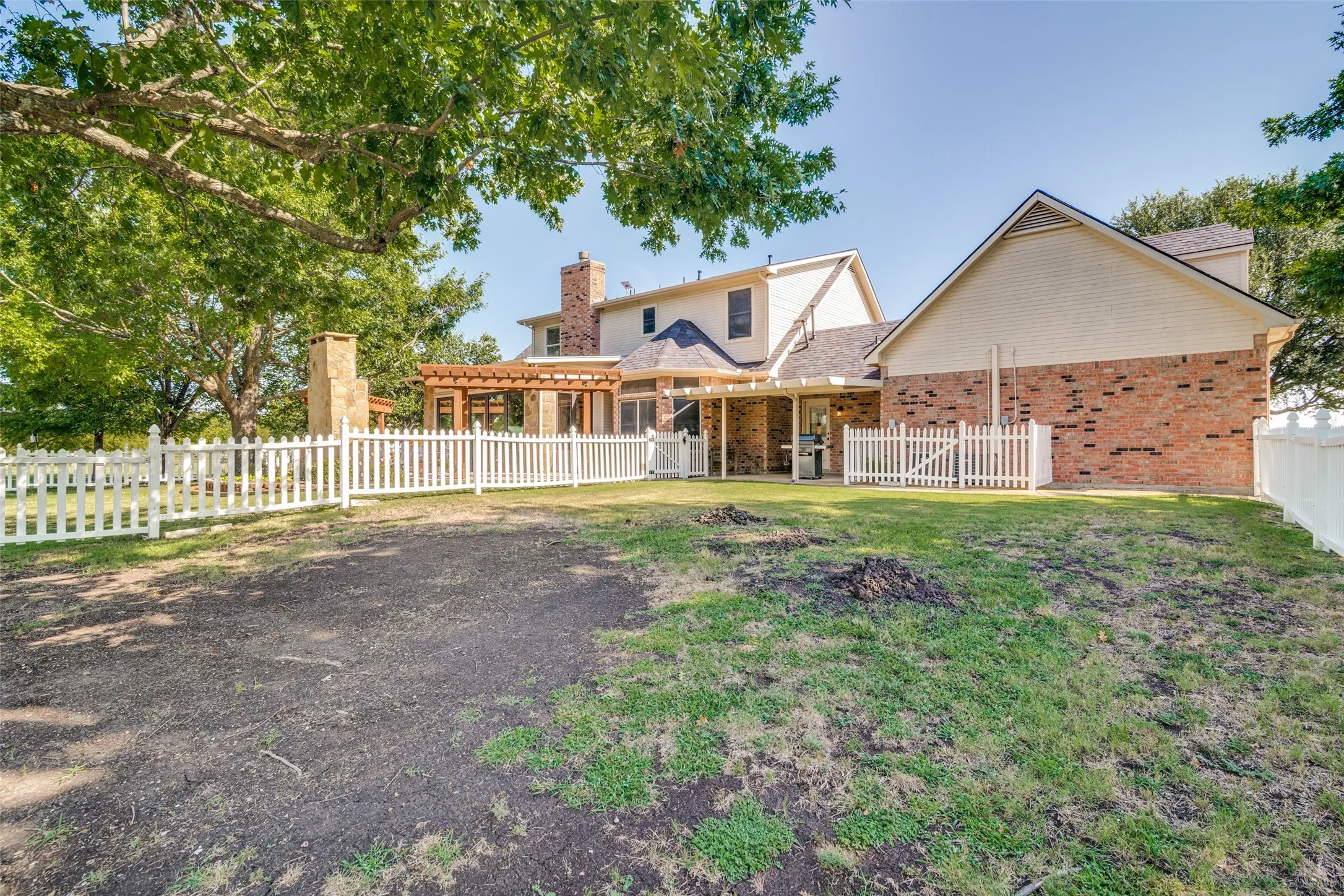 Single Family Residence For Sale in Rockwall County , 2412 Coyote Run Road, Fate, Texas 75087, 5 Bedroom, 4 Bathroom, 3 Garage spaces, 3,568 Sqft, built in 1996, Price $1,200,000, mls#21340202, Real Estate Agent in Fate, Homes For Sale in Rockwall county, Homes For Sale in Fate, Realtor in Fate Texas, Real Estate Brokerage Independent Realty Texas, Luminita Cordes Realtor
