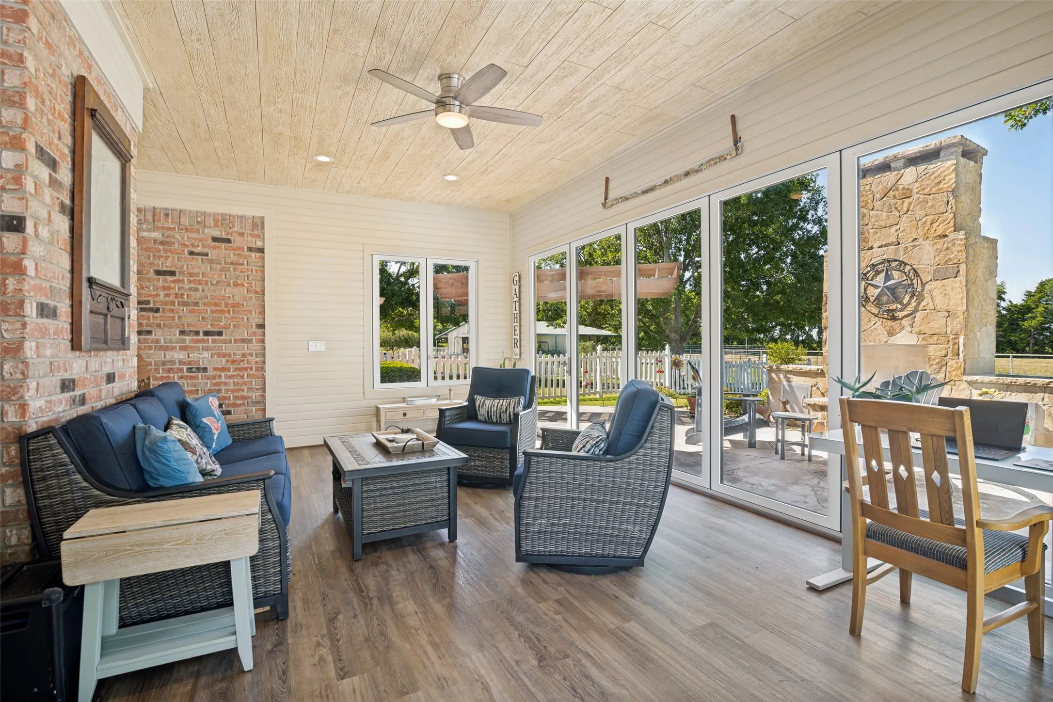 The enclosed sun room is air conditioned making it ideal for year round enjoyment.