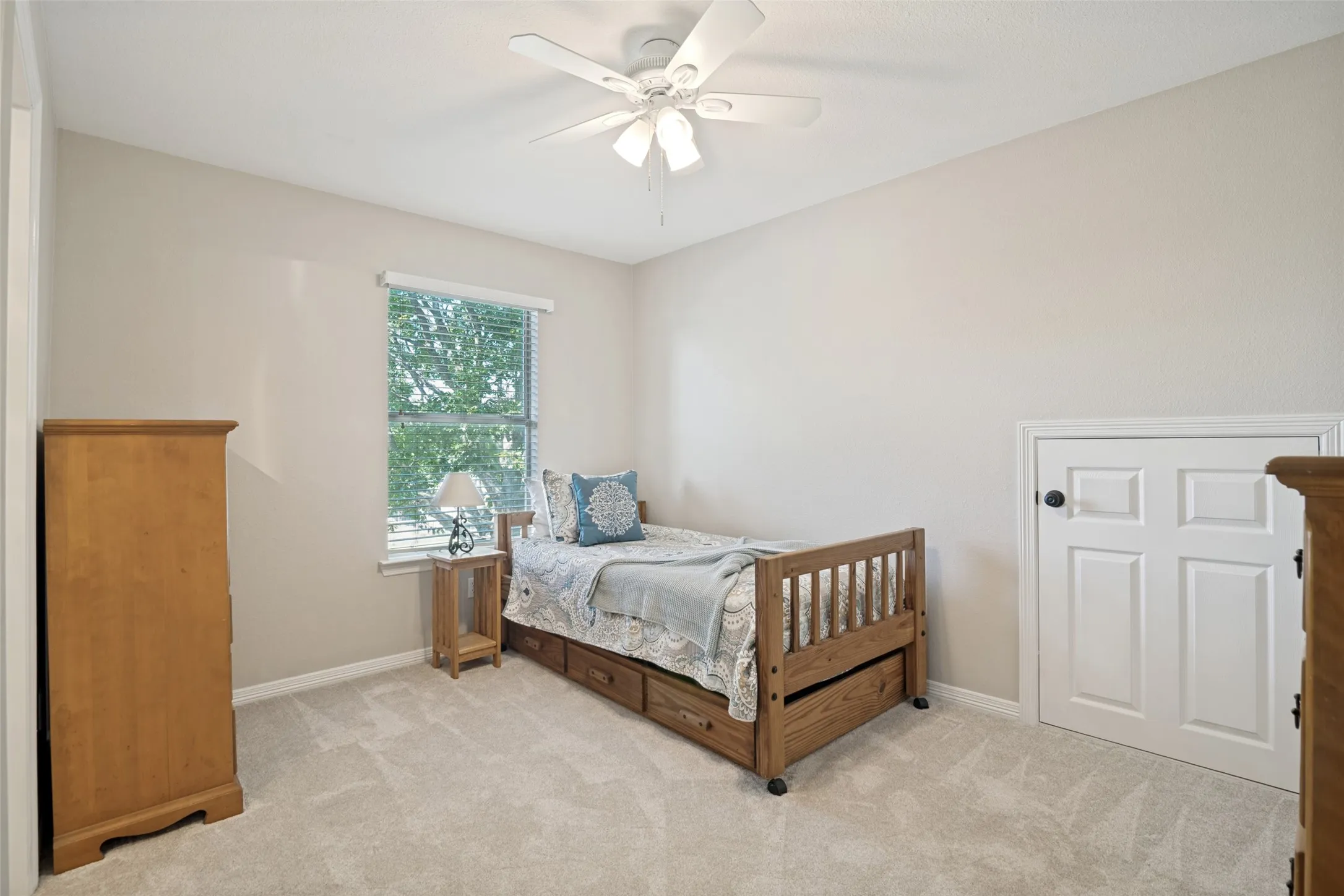 Second upstairs bedroom.