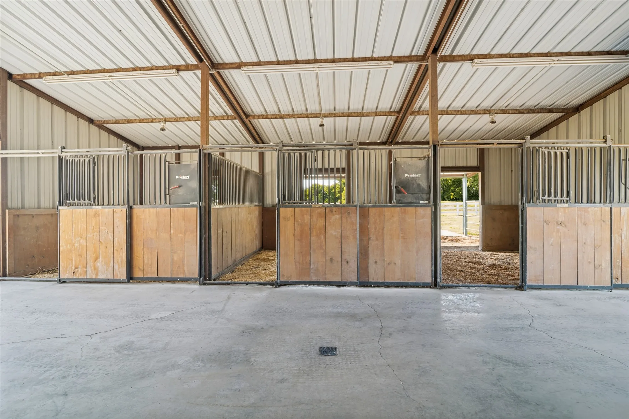 Single Family Residence For Sale in Rockwall County , 2412 Coyote Run Road, Fate, Texas 75087, 5 Bedroom, 4 Bathroom, 3 Garage spaces, 3,568 Sqft, built in 1996, Price $1,200,000, mls#21340202, Real Estate Agent in Fate, Homes For Sale in Rockwall county, Homes For Sale in Fate, Realtor in Fate Texas, Real Estate Brokerage Independent Realty Texas, Luminita Cordes Realtor