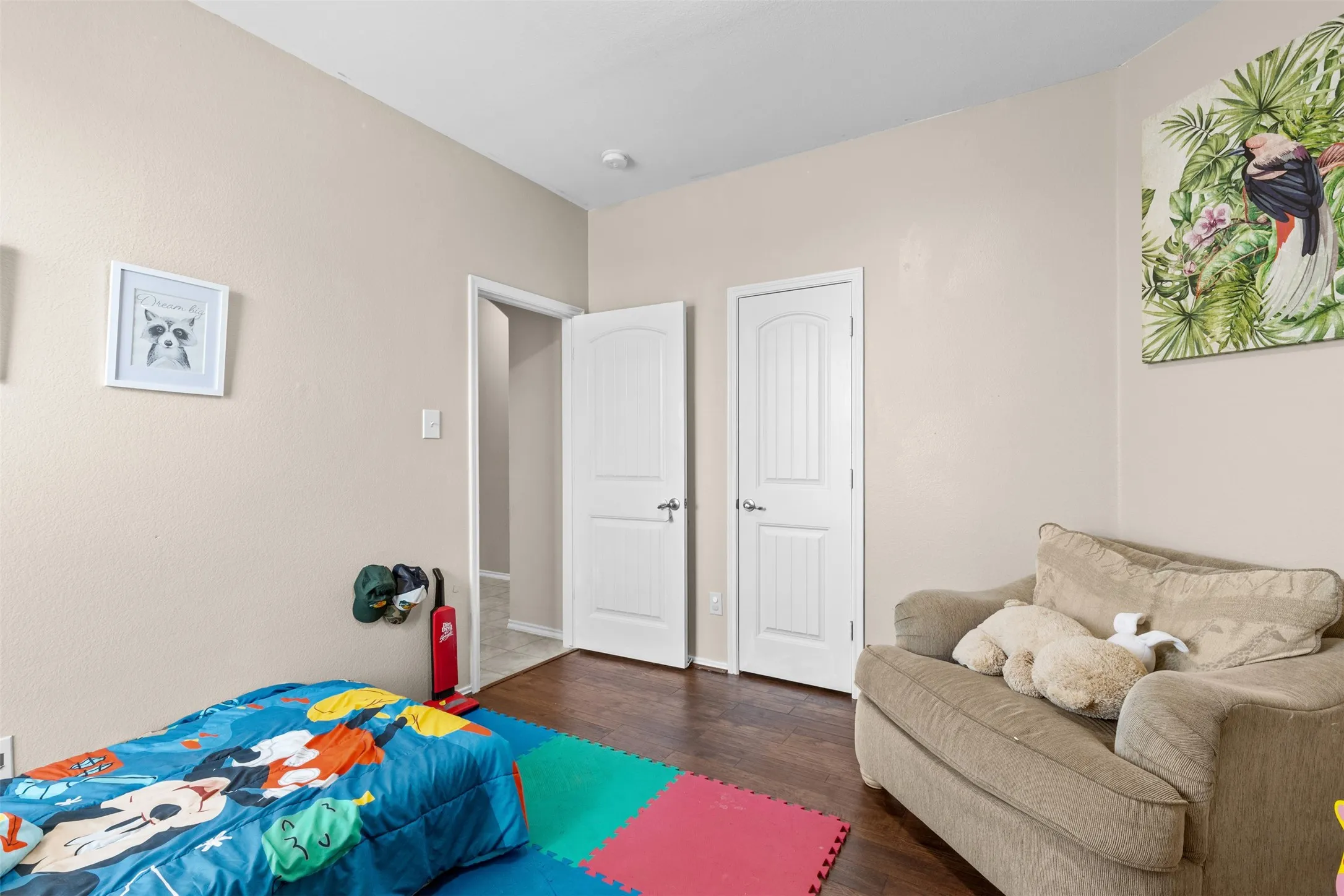 Walk-in closet