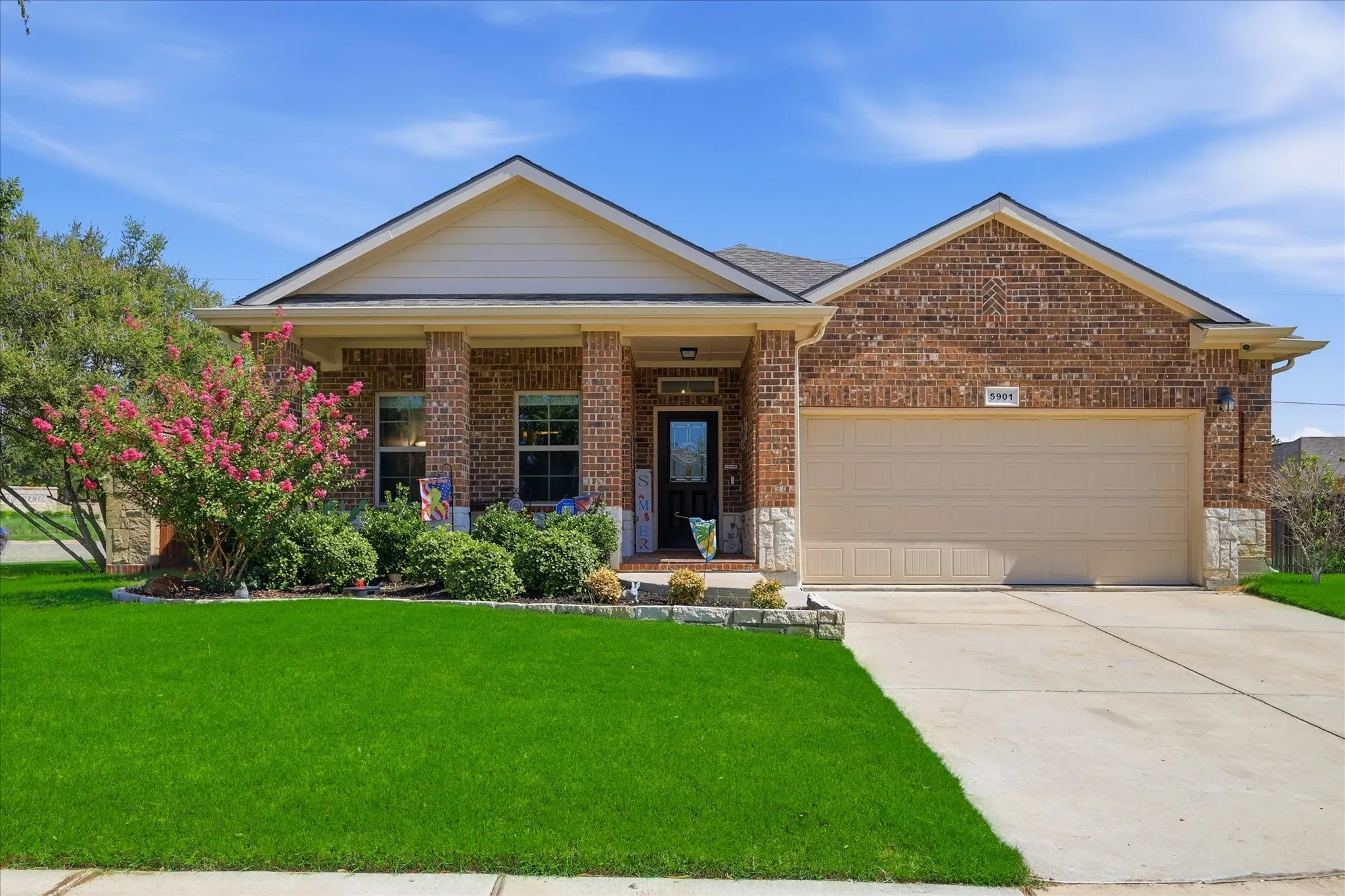 Single Family Residence For Sale in Denton County , 5901 Glenwood Drive, Denton, Texas 76208, 3 Bedroom, 2 Bathroom, 2 Garage spaces, 1,809 Sqft, built in 2016, mls#21342646, Real Estate Agent in Denton, Homes For Sale in Denton county, Homes For Sale in Denton, Realtor in Denton Texas, Real Estate Brokerage Independent Realty Texas, Luminita Cordes Realtor