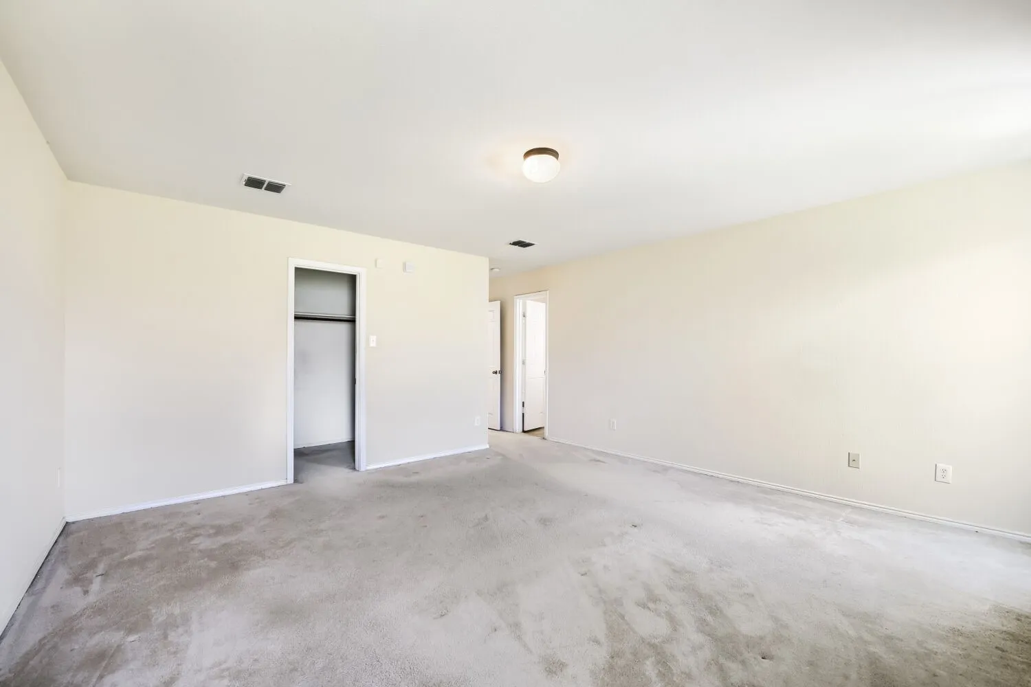 Single Family Residence For Sale in Denton County , 16909 Fenwick Court, Fort Worth, Texas 76247, 3 Bedroom, 2 Bathroom, 2 Garage spaces, 1,647 Sqft, built in 2007, mls#21342471, Real Estate Agent in Fort Worth, Homes For Sale in Denton county, Homes For Sale in Fort Worth, Realtor in Fort Worth Texas, Real Estate Brokerage Independent Realty Texas, Luminita Cordes Realtor