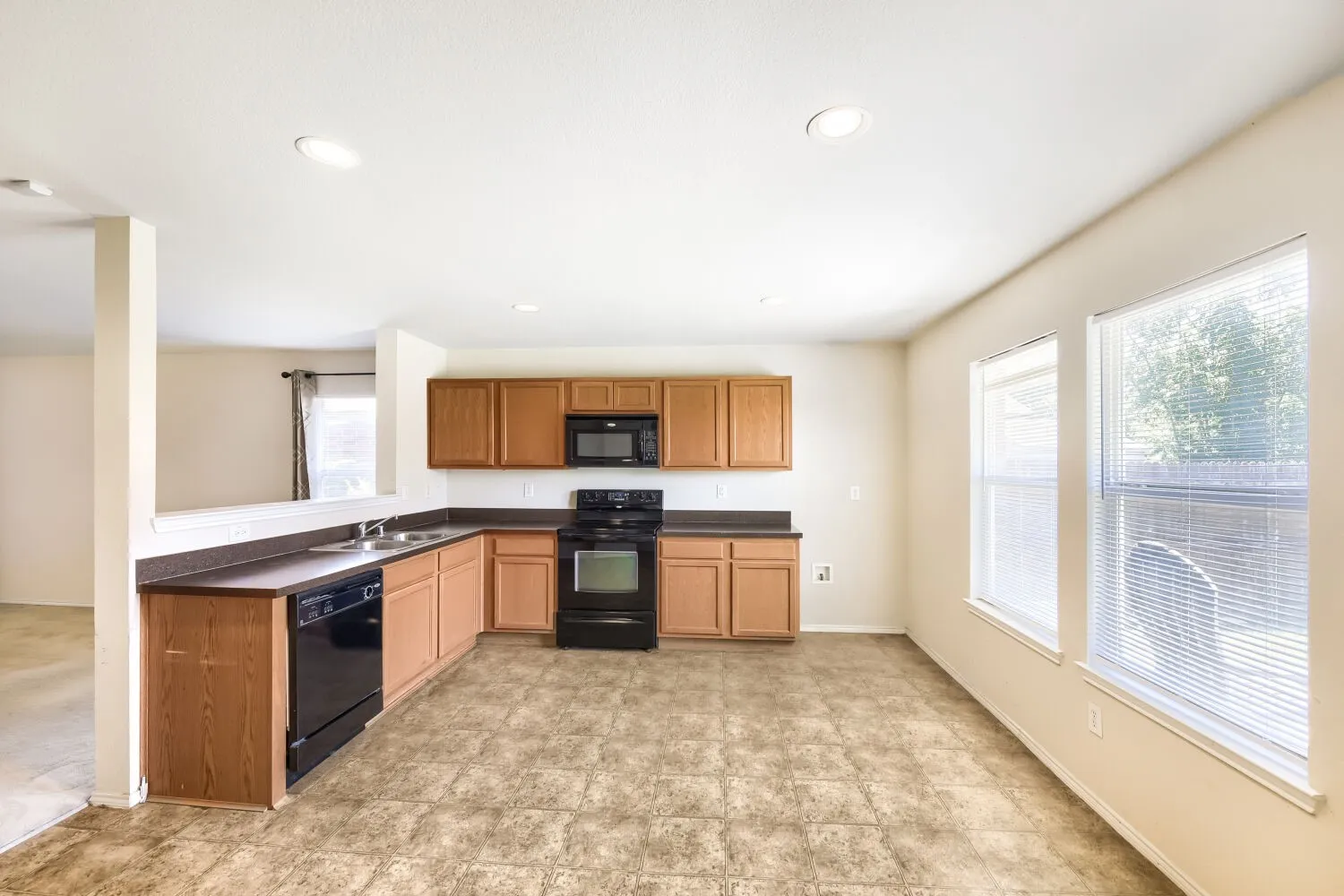 Single Family Residence For Sale in Denton County , 16909 Fenwick Court, Fort Worth, Texas 76247, 3 Bedroom, 2 Bathroom, 2 Garage spaces, 1,647 Sqft, built in 2007, mls#21342471, Real Estate Agent in Fort Worth, Homes For Sale in Denton county, Homes For Sale in Fort Worth, Realtor in Fort Worth Texas, Real Estate Brokerage Independent Realty Texas, Luminita Cordes Realtor