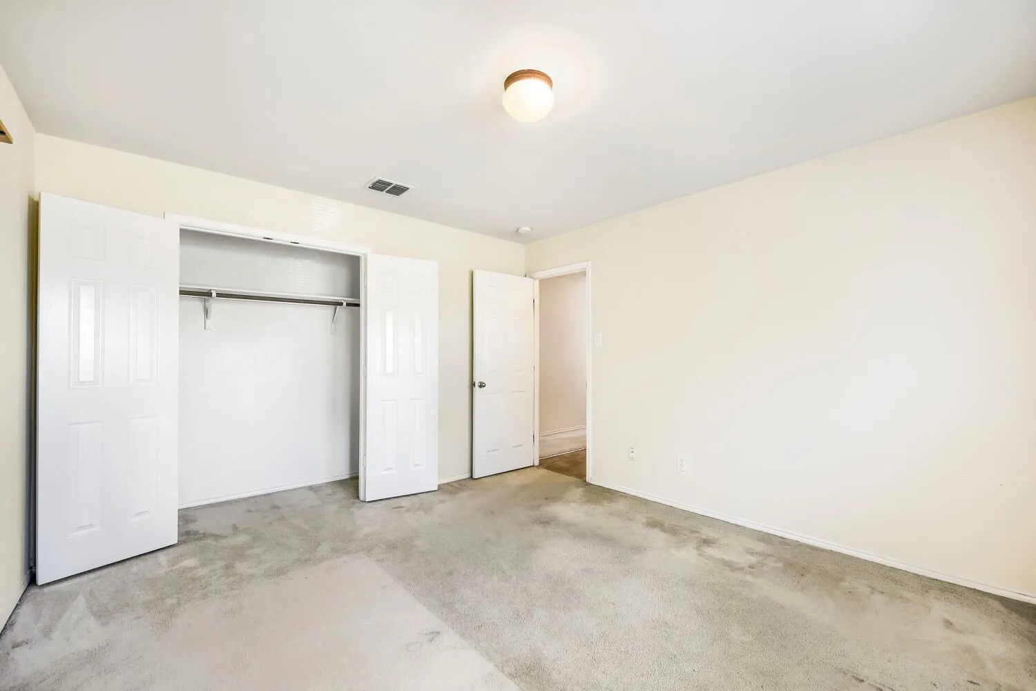 Single Family Residence For Sale in Denton County , 16909 Fenwick Court, Fort Worth, Texas 76247, 3 Bedroom, 2 Bathroom, 2 Garage spaces, 1,647 Sqft, built in 2007, mls#21342471, Real Estate Agent in Fort Worth, Homes For Sale in Denton county, Homes For Sale in Fort Worth, Realtor in Fort Worth Texas, Real Estate Brokerage Independent Realty Texas, Luminita Cordes Realtor
