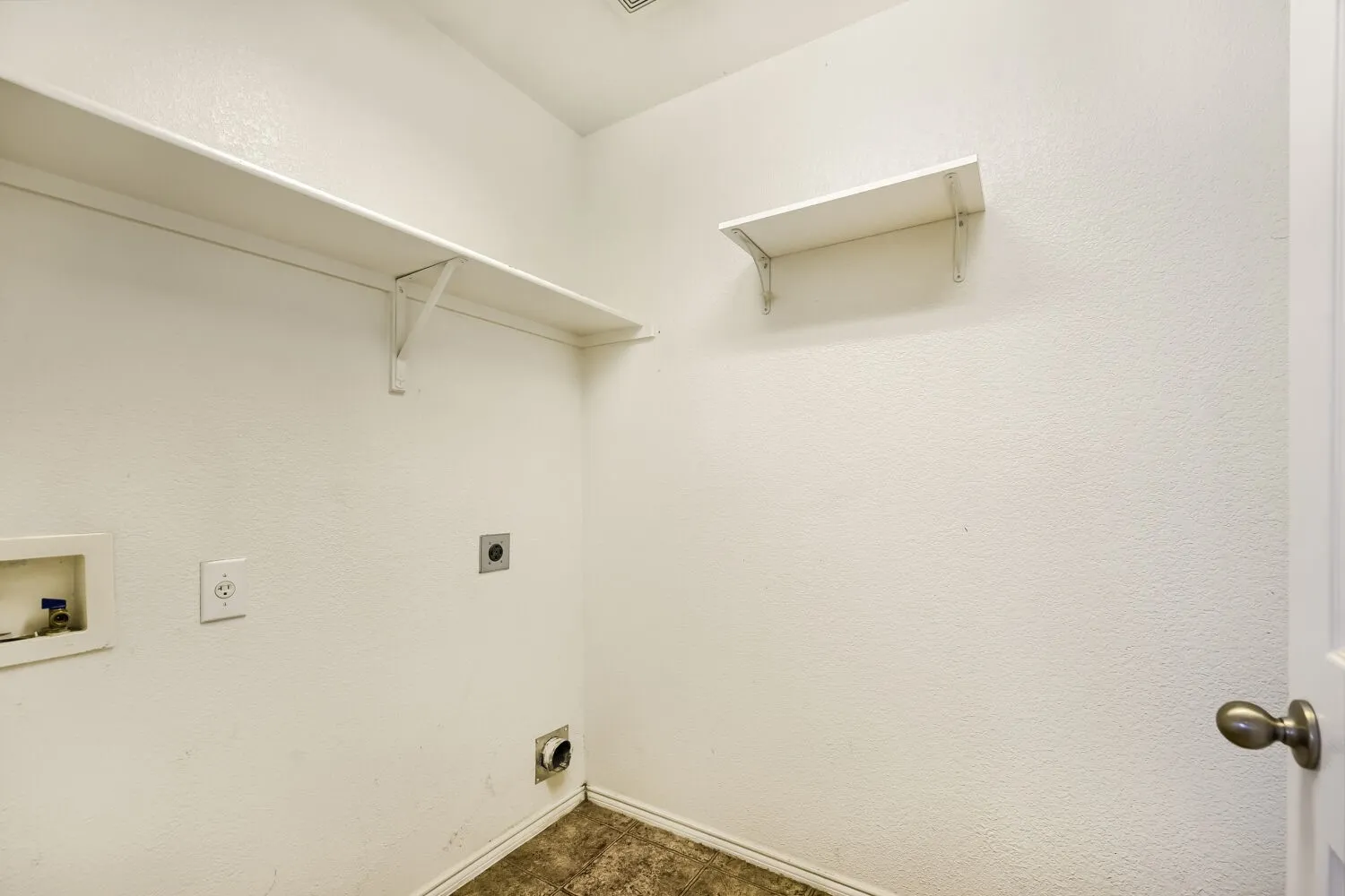 Single Family Residence For Sale in Denton County , 16909 Fenwick Court, Fort Worth, Texas 76247, 3 Bedroom, 2 Bathroom, 2 Garage spaces, 1,647 Sqft, built in 2007, mls#21342471, Real Estate Agent in Fort Worth, Homes For Sale in Denton county, Homes For Sale in Fort Worth, Realtor in Fort Worth Texas, Real Estate Brokerage Independent Realty Texas, Luminita Cordes Realtor
