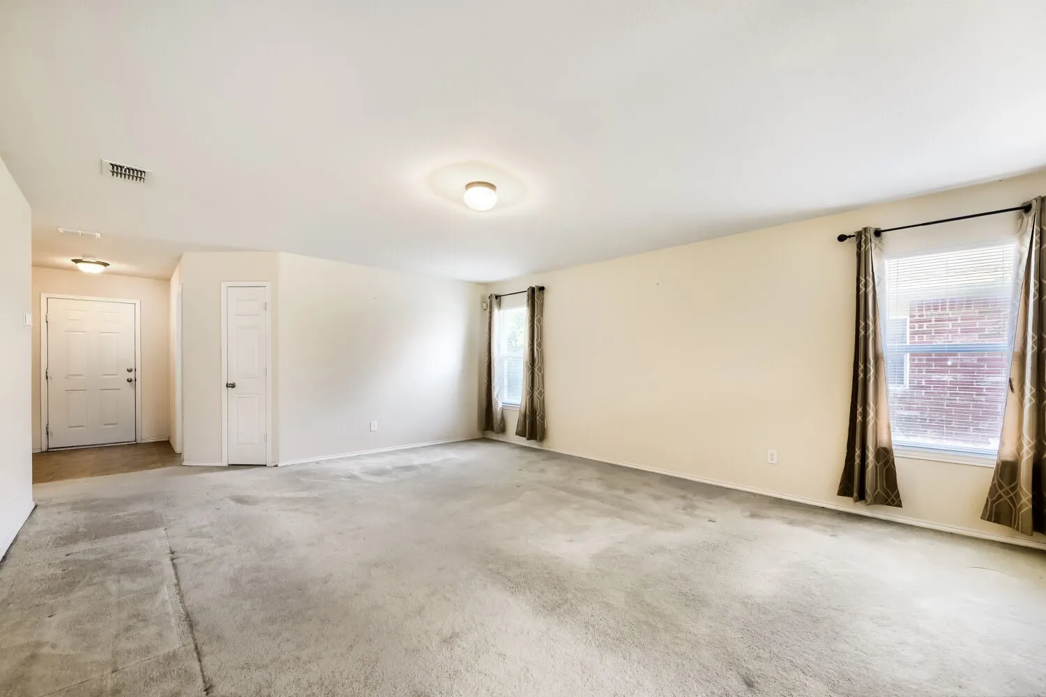 Single Family Residence For Sale in Denton County , 16909 Fenwick Court, Fort Worth, Texas 76247, 3 Bedroom, 2 Bathroom, 2 Garage spaces, 1,647 Sqft, built in 2007, mls#21342471, Real Estate Agent in Fort Worth, Homes For Sale in Denton county, Homes For Sale in Fort Worth, Realtor in Fort Worth Texas, Real Estate Brokerage Independent Realty Texas, Luminita Cordes Realtor