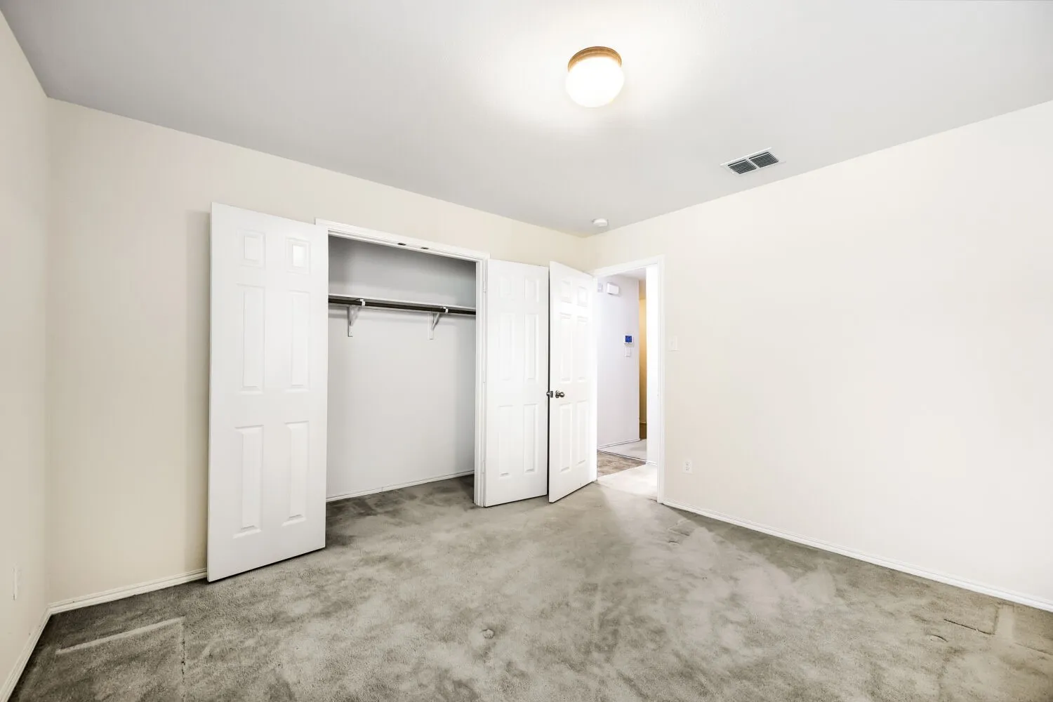 Single Family Residence For Sale in Denton County , 16909 Fenwick Court, Fort Worth, Texas 76247, 3 Bedroom, 2 Bathroom, 2 Garage spaces, 1,647 Sqft, built in 2007, mls#21342471, Real Estate Agent in Fort Worth, Homes For Sale in Denton county, Homes For Sale in Fort Worth, Realtor in Fort Worth Texas, Real Estate Brokerage Independent Realty Texas, Luminita Cordes Realtor