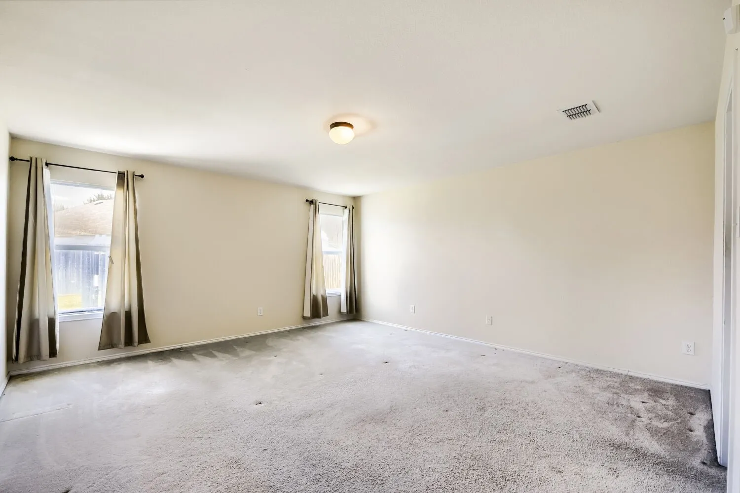 Single Family Residence For Sale in Denton County , 16909 Fenwick Court, Fort Worth, Texas 76247, 3 Bedroom, 2 Bathroom, 2 Garage spaces, 1,647 Sqft, built in 2007, mls#21342471, Real Estate Agent in Fort Worth, Homes For Sale in Denton county, Homes For Sale in Fort Worth, Realtor in Fort Worth Texas, Real Estate Brokerage Independent Realty Texas, Luminita Cordes Realtor