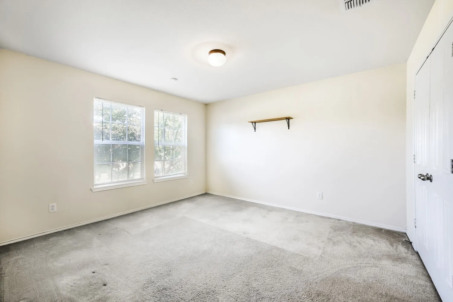 Single Family Residence For Sale in Denton County , 16909 Fenwick Court, Fort Worth, Texas 76247, 3 Bedroom, 2 Bathroom, 2 Garage spaces, 1,647 Sqft, built in 2007, mls#21342471, Real Estate Agent in Fort Worth, Homes For Sale in Denton county, Homes For Sale in Fort Worth, Realtor in Fort Worth Texas, Real Estate Brokerage Independent Realty Texas, Luminita Cordes Realtor