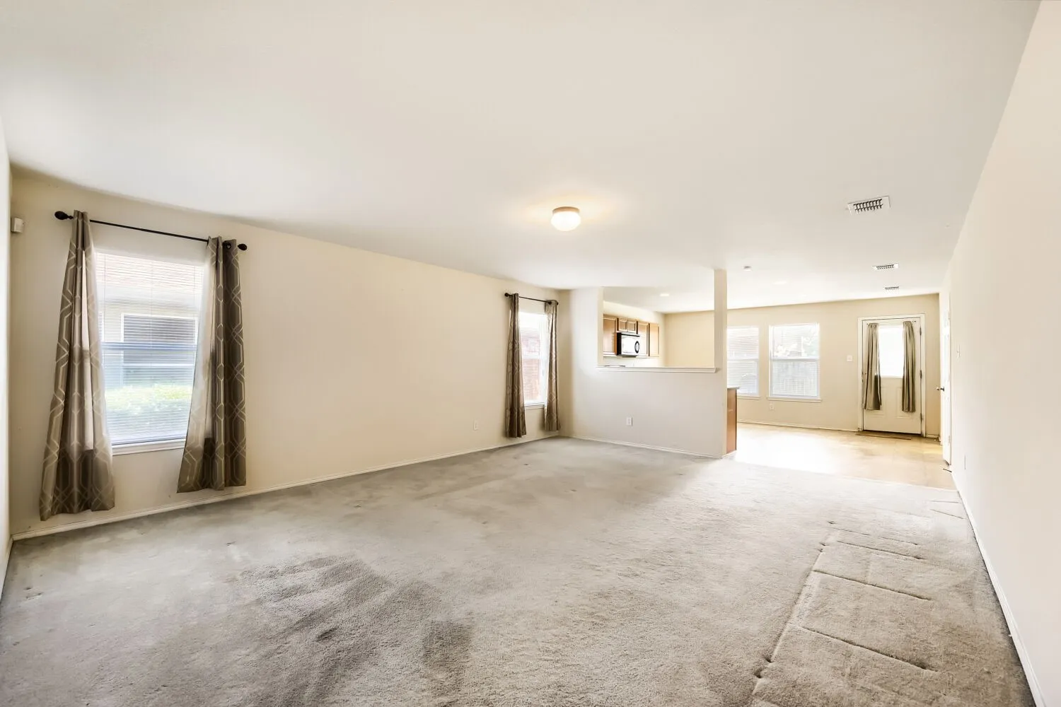 Single Family Residence For Sale in Denton County , 16909 Fenwick Court, Fort Worth, Texas 76247, 3 Bedroom, 2 Bathroom, 2 Garage spaces, 1,647 Sqft, built in 2007, mls#21342471, Real Estate Agent in Fort Worth, Homes For Sale in Denton county, Homes For Sale in Fort Worth, Realtor in Fort Worth Texas, Real Estate Brokerage Independent Realty Texas, Luminita Cordes Realtor