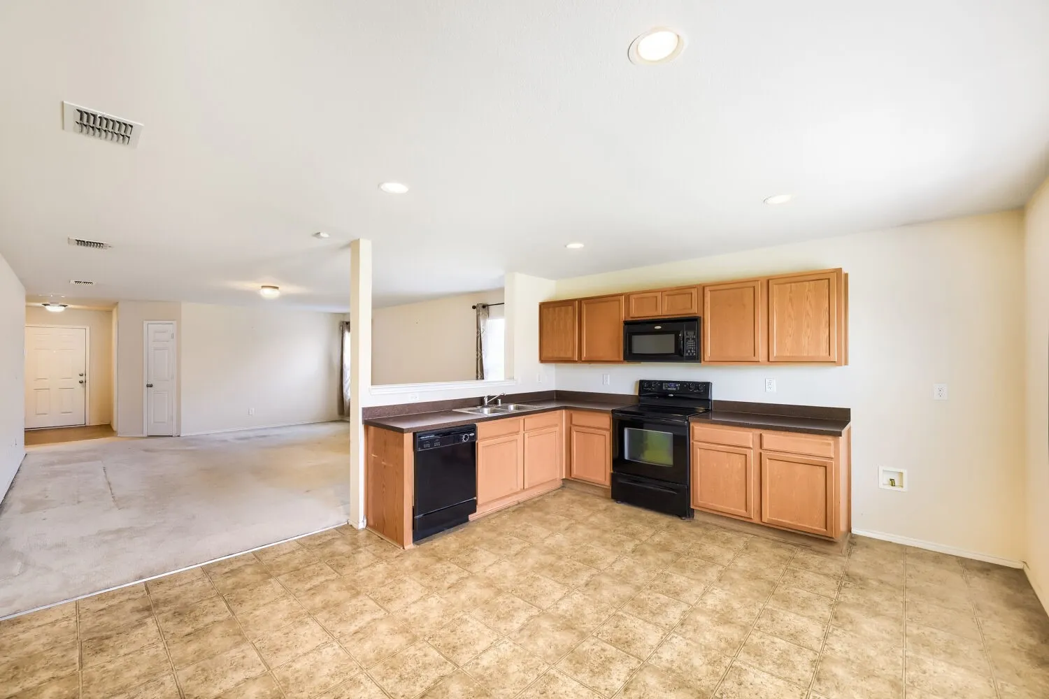 Single Family Residence For Sale in Denton County , 16909 Fenwick Court, Fort Worth, Texas 76247, 3 Bedroom, 2 Bathroom, 2 Garage spaces, 1,647 Sqft, built in 2007, mls#21342471, Real Estate Agent in Fort Worth, Homes For Sale in Denton county, Homes For Sale in Fort Worth, Realtor in Fort Worth Texas, Real Estate Brokerage Independent Realty Texas, Luminita Cordes Realtor