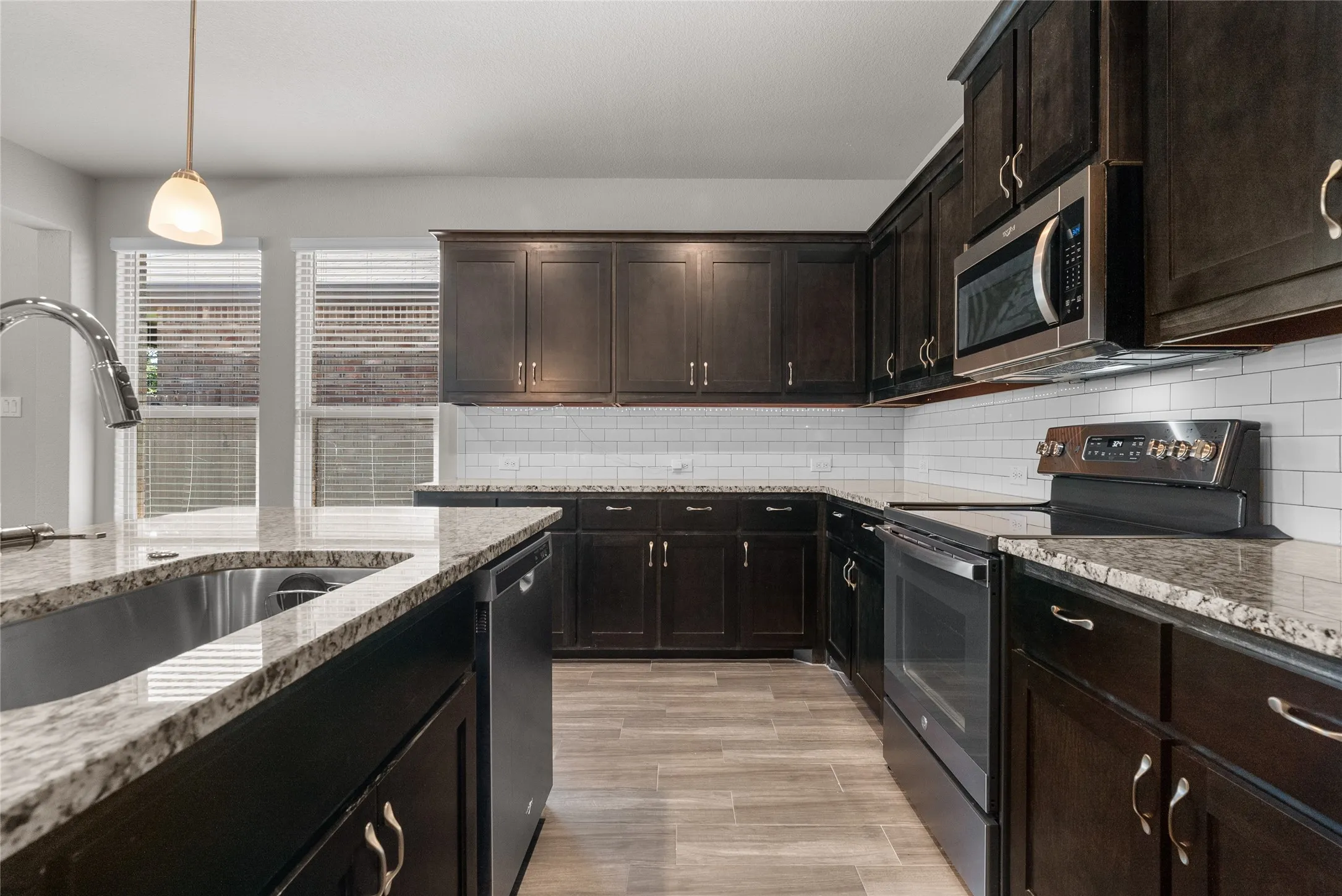 Single Family Residence For Sale in Parker County , 1201 Presidio Lane, Weatherford, Texas 76087, 4 Bedroom, 2 Bathroom, 2 Garage spaces, 2,138 Sqft, built in 2021, mls#21337467, Real Estate Agent in Weatherford, Homes For Sale in Parker county, Homes For Sale in Weatherford, Realtor in Weatherford Texas, Real Estate Brokerage Independent Realty Texas, Luminita Cordes Realtor