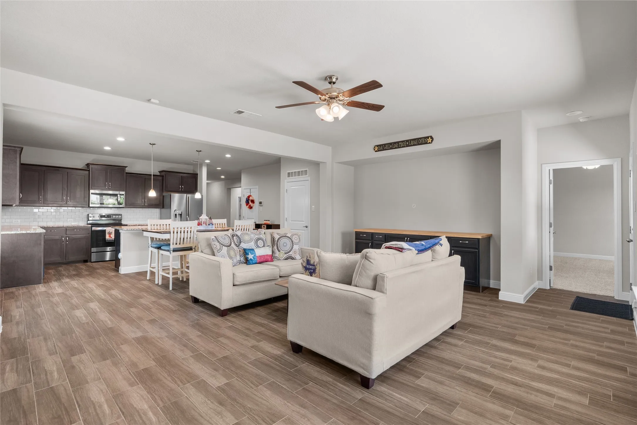 Single Family Residence For Sale in Parker County , 1201 Presidio Lane, Weatherford, Texas 76087, 4 Bedroom, 2 Bathroom, 2 Garage spaces, 2,138 Sqft, built in 2021, mls#21337467, Real Estate Agent in Weatherford, Homes For Sale in Parker county, Homes For Sale in Weatherford, Realtor in Weatherford Texas, Real Estate Brokerage Independent Realty Texas, Luminita Cordes Realtor