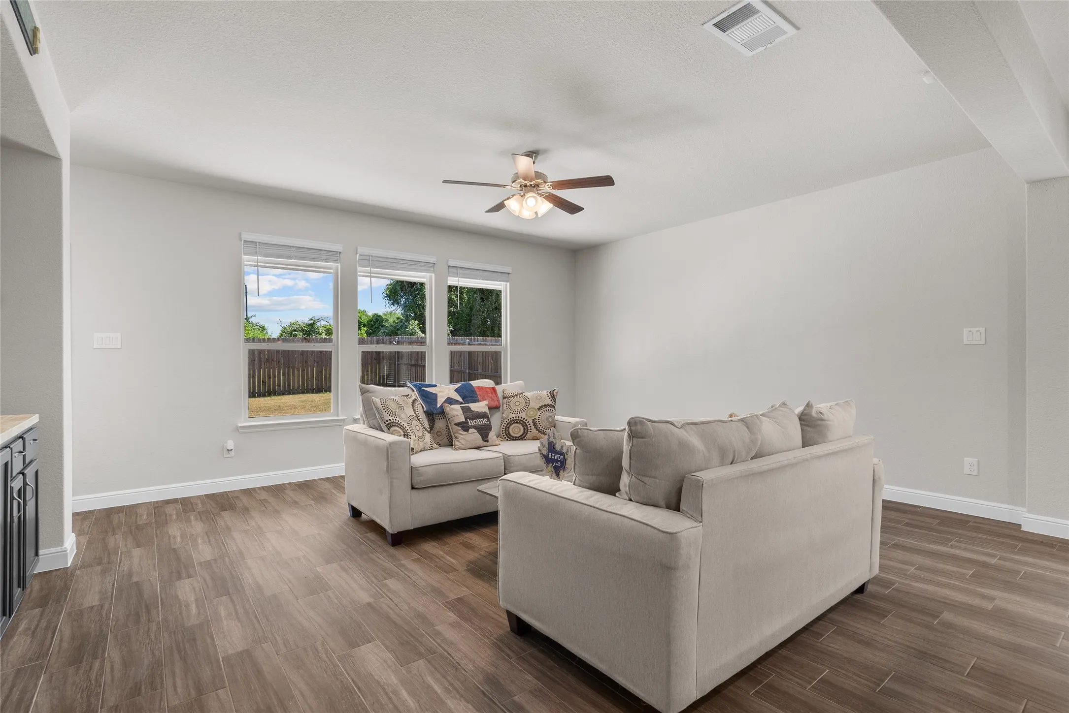 Single Family Residence For Sale in Parker County , 1201 Presidio Lane, Weatherford, Texas 76087, 4 Bedroom, 2 Bathroom, 2 Garage spaces, 2,138 Sqft, built in 2021, mls#21337467, Real Estate Agent in Weatherford, Homes For Sale in Parker county, Homes For Sale in Weatherford, Realtor in Weatherford Texas, Real Estate Brokerage Independent Realty Texas, Luminita Cordes Realtor