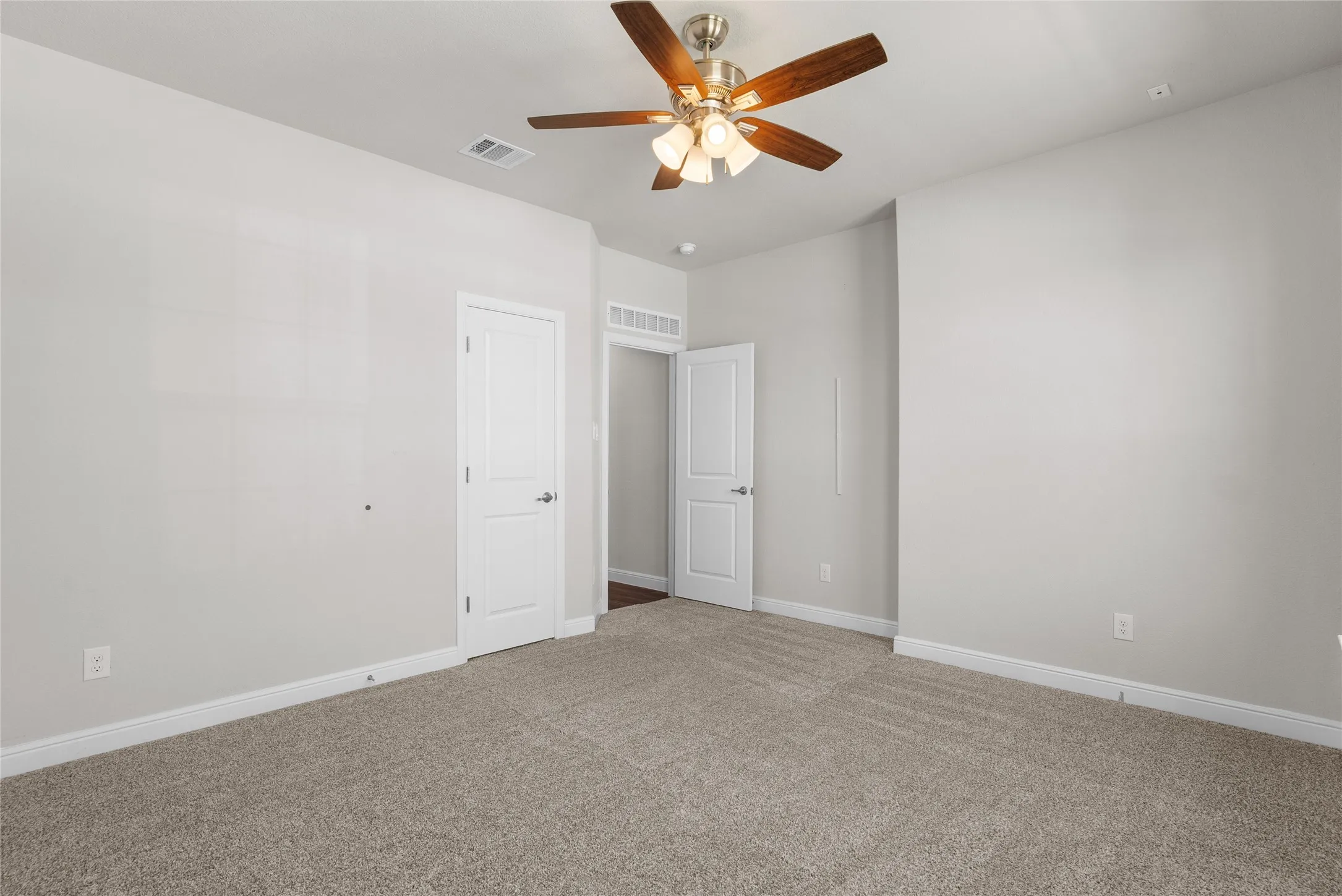 Single Family Residence For Sale in Parker County , 1201 Presidio Lane, Weatherford, Texas 76087, 4 Bedroom, 2 Bathroom, 2 Garage spaces, 2,138 Sqft, built in 2021, mls#21337467, Real Estate Agent in Weatherford, Homes For Sale in Parker county, Homes For Sale in Weatherford, Realtor in Weatherford Texas, Real Estate Brokerage Independent Realty Texas, Luminita Cordes Realtor