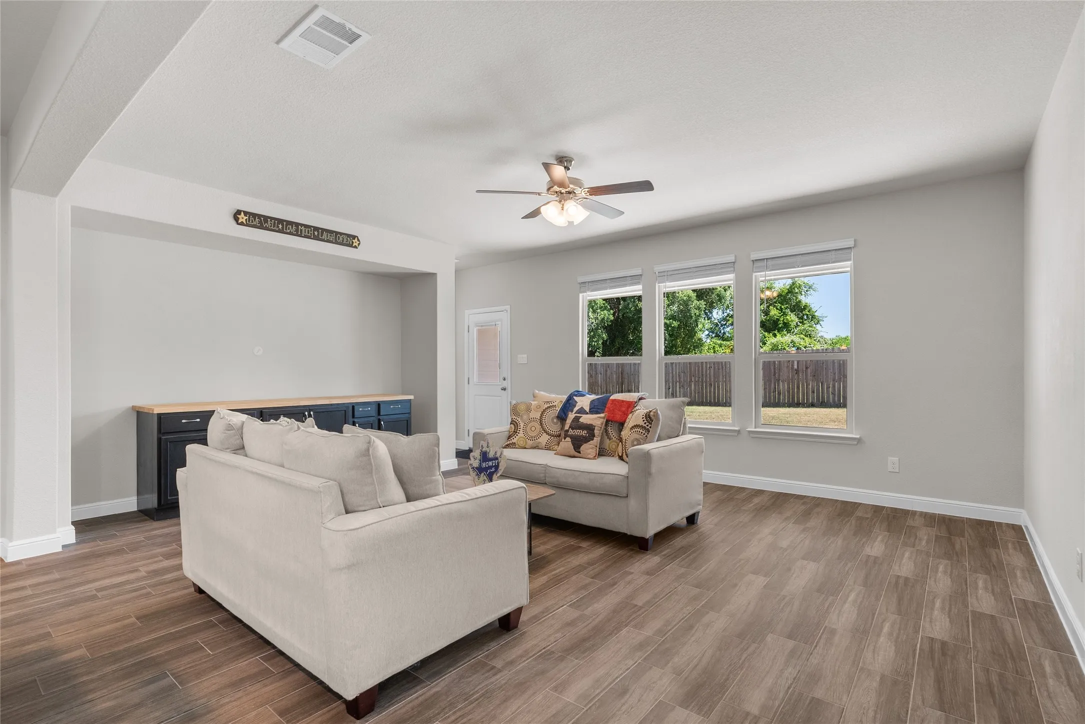 Single Family Residence For Sale in Parker County , 1201 Presidio Lane, Weatherford, Texas 76087, 4 Bedroom, 2 Bathroom, 2 Garage spaces, 2,138 Sqft, built in 2021, mls#21337467, Real Estate Agent in Weatherford, Homes For Sale in Parker county, Homes For Sale in Weatherford, Realtor in Weatherford Texas, Real Estate Brokerage Independent Realty Texas, Luminita Cordes Realtor