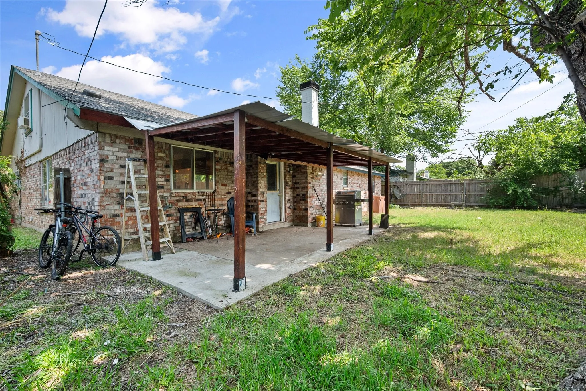 Single Family Residence For Sale in Tarrant County , 2508 Mardell Drive, Arlington, Texas 76016, 3 Bedroom, 2 Bathroom, 2 Garage spaces, 2,020 Sqft, built in 1976, mls#21345448, Real Estate Agent in Arlington, Homes For Sale in Tarrant county, Homes For Sale in Arlington, Realtor in Arlington Texas, Real Estate Brokerage Independent Realty Texas, Luminita Cordes Realtor