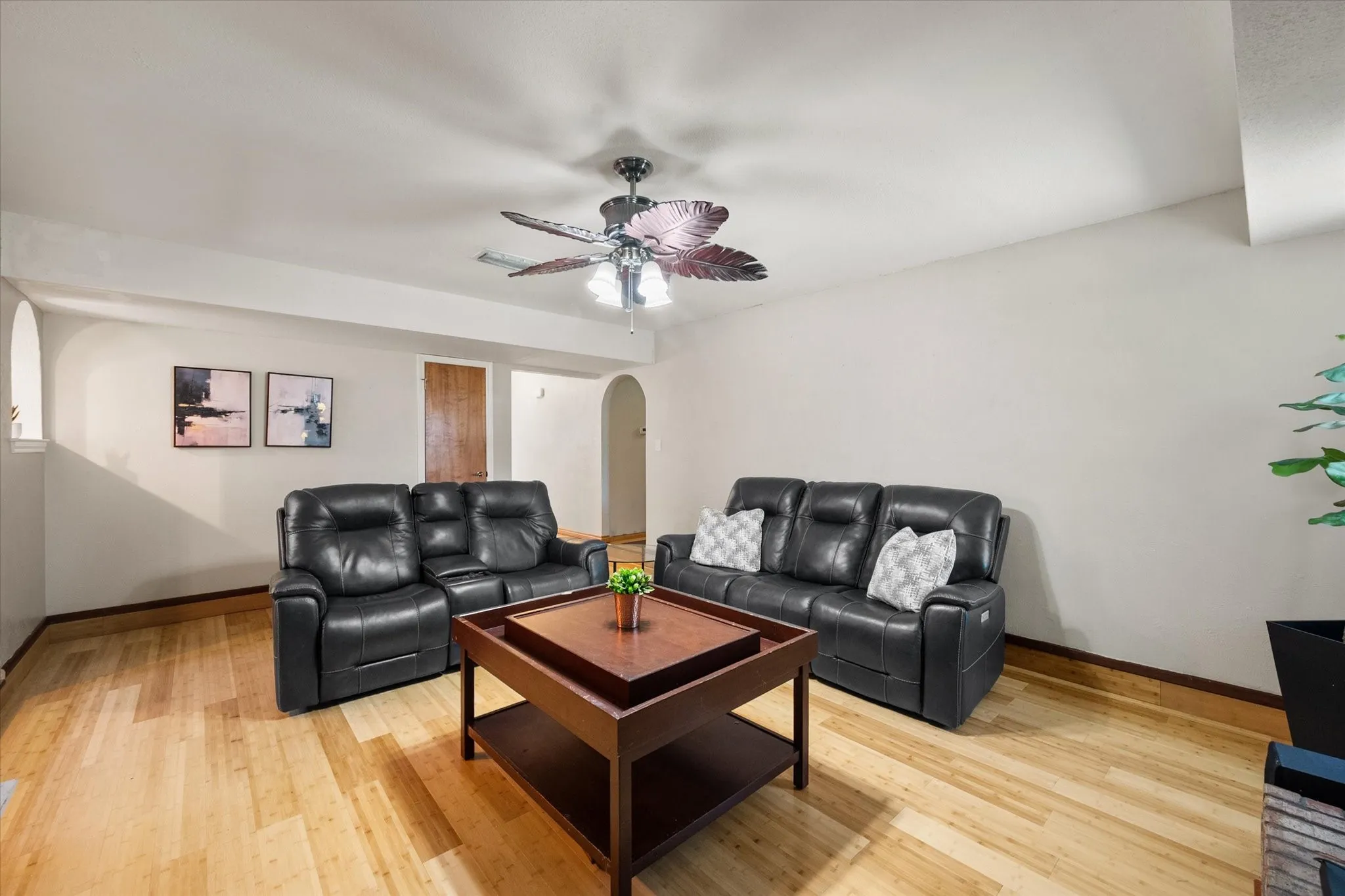 Single Family Residence For Sale in Tarrant County , 2508 Mardell Drive, Arlington, Texas 76016, 3 Bedroom, 2 Bathroom, 2 Garage spaces, 2,020 Sqft, built in 1976, mls#21345448, Real Estate Agent in Arlington, Homes For Sale in Tarrant county, Homes For Sale in Arlington, Realtor in Arlington Texas, Real Estate Brokerage Independent Realty Texas, Luminita Cordes Realtor