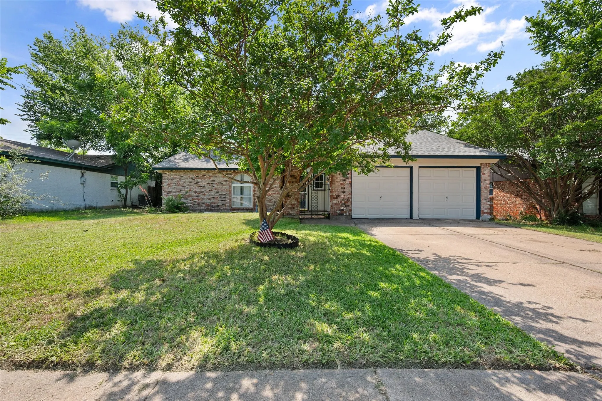 Single Family Residence For Sale in Tarrant County , 2508 Mardell Drive, Arlington, Texas 76016, 3 Bedroom, 2 Bathroom, 2 Garage spaces, 2,020 Sqft, built in 1976, mls#21345448, Real Estate Agent in Arlington, Homes For Sale in Tarrant county, Homes For Sale in Arlington, Realtor in Arlington Texas, Real Estate Brokerage Independent Realty Texas, Luminita Cordes Realtor