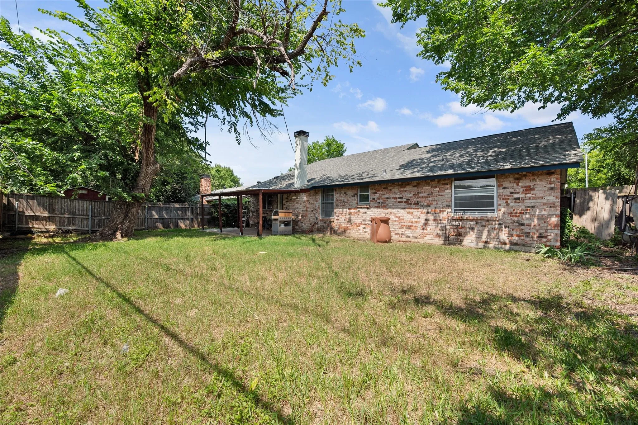 Single Family Residence For Sale in Tarrant County , 2508 Mardell Drive, Arlington, Texas 76016, 3 Bedroom, 2 Bathroom, 2 Garage spaces, 2,020 Sqft, built in 1976, mls#21345448, Real Estate Agent in Arlington, Homes For Sale in Tarrant county, Homes For Sale in Arlington, Realtor in Arlington Texas, Real Estate Brokerage Independent Realty Texas, Luminita Cordes Realtor