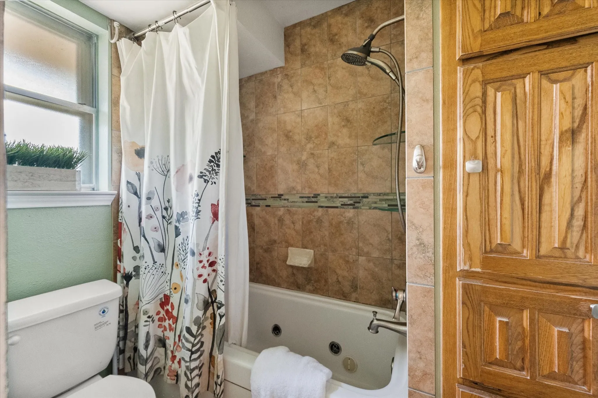 Single Family Residence For Sale in Tarrant County , 2508 Mardell Drive, Arlington, Texas 76016, 3 Bedroom, 2 Bathroom, 2 Garage spaces, 2,020 Sqft, built in 1976, mls#21345448, Real Estate Agent in Arlington, Homes For Sale in Tarrant county, Homes For Sale in Arlington, Realtor in Arlington Texas, Real Estate Brokerage Independent Realty Texas, Luminita Cordes Realtor
