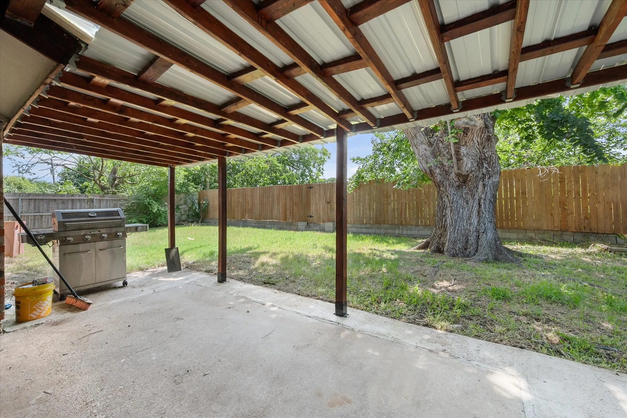 Single Family Residence For Sale in Tarrant County , 2508 Mardell Drive, Arlington, Texas 76016, 3 Bedroom, 2 Bathroom, 2 Garage spaces, 2,020 Sqft, built in 1976, mls#21345448, Real Estate Agent in Arlington, Homes For Sale in Tarrant county, Homes For Sale in Arlington, Realtor in Arlington Texas, Real Estate Brokerage Independent Realty Texas, Luminita Cordes Realtor