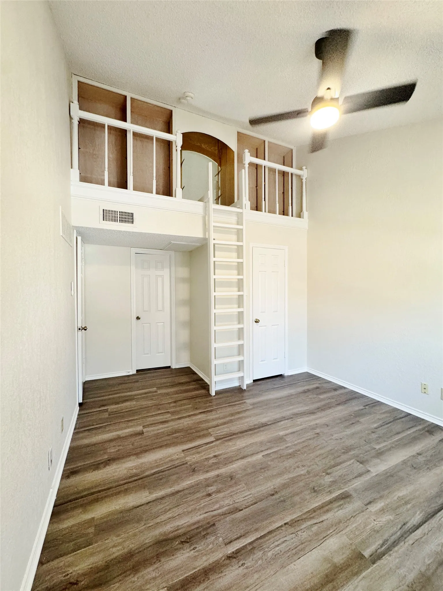 Condominium For Rent in Collin County , 4050 Frankford Road 102, Dallas, Texas 75287, 2 Bedroom, 3 Bathroom, 2 Garage spaces, 1,425 Sqft, built in 1982, mls#21345484, Real Estate Agent in Dallas, Homes For Rent in Collin county, Homes For Rent in Dallas, Realtor in Dallas Texas, Real Estate Brokerage Independent Realty Texas, Luminita Cordes Realtor