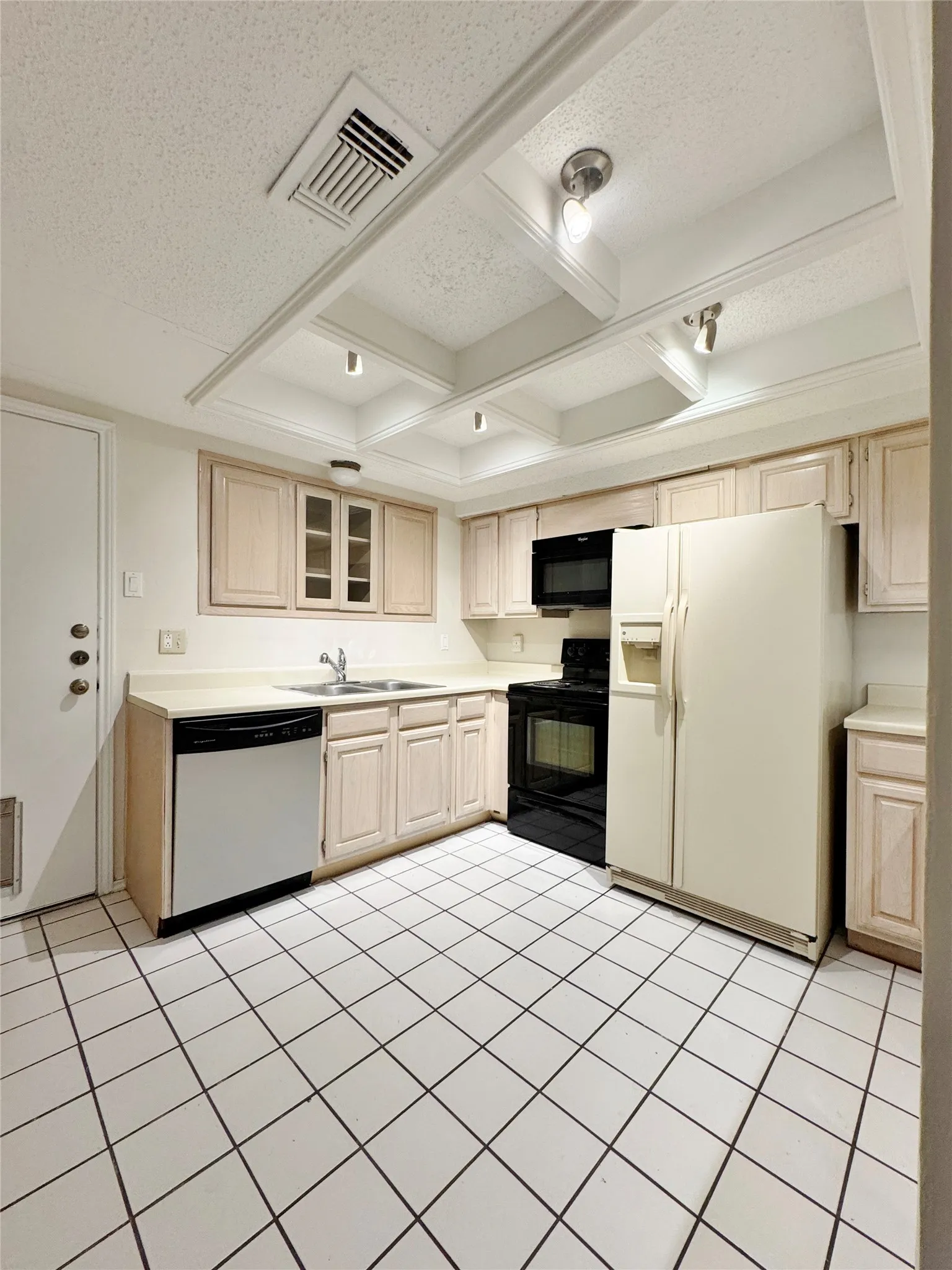Condominium For Rent in Collin County , 4050 Frankford Road 102, Dallas, Texas 75287, 2 Bedroom, 3 Bathroom, 2 Garage spaces, 1,425 Sqft, built in 1982, mls#21345484, Real Estate Agent in Dallas, Homes For Rent in Collin county, Homes For Rent in Dallas, Realtor in Dallas Texas, Real Estate Brokerage Independent Realty Texas, Luminita Cordes Realtor