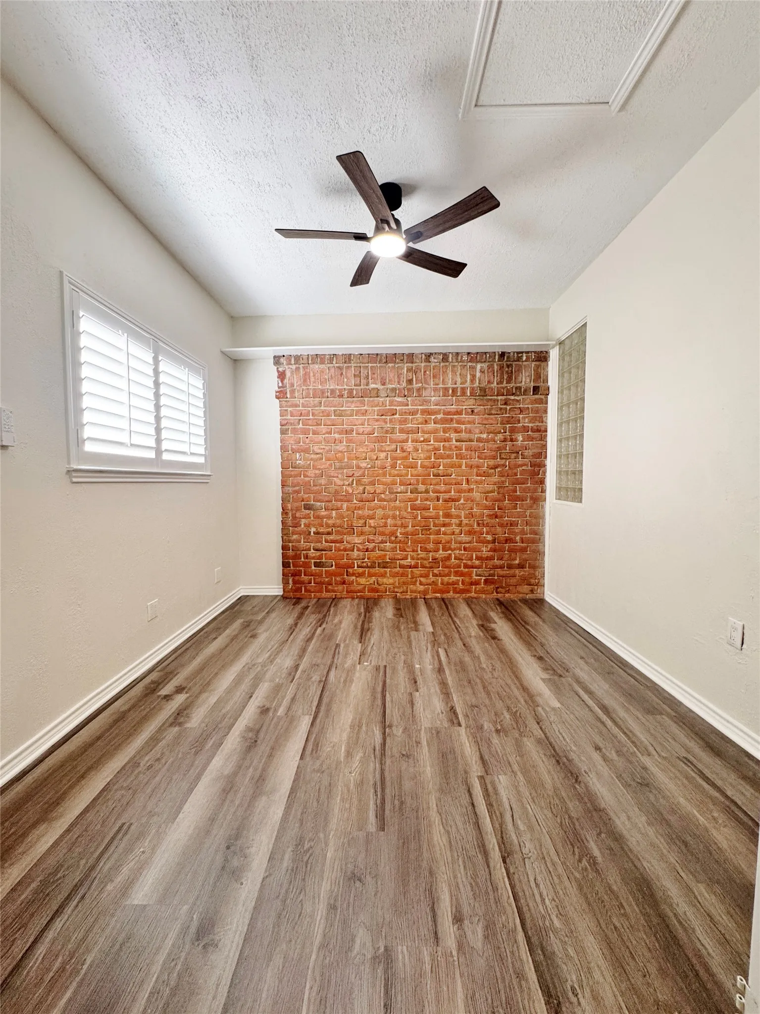 Condominium For Rent in Collin County , 4050 Frankford Road 102, Dallas, Texas 75287, 2 Bedroom, 3 Bathroom, 2 Garage spaces, 1,425 Sqft, built in 1982, mls#21345484, Real Estate Agent in Dallas, Homes For Rent in Collin county, Homes For Rent in Dallas, Realtor in Dallas Texas, Real Estate Brokerage Independent Realty Texas, Luminita Cordes Realtor